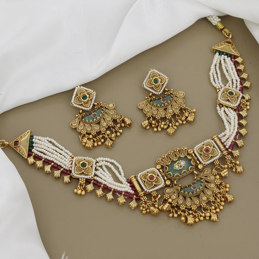 Antique Gold Toned Kundan Pearl Necklace Set