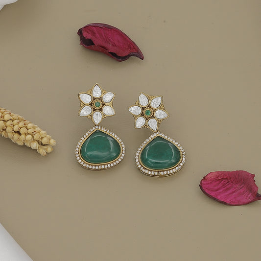 Floral Accent Gold Plated Hasli Necklace with Drop Earrings