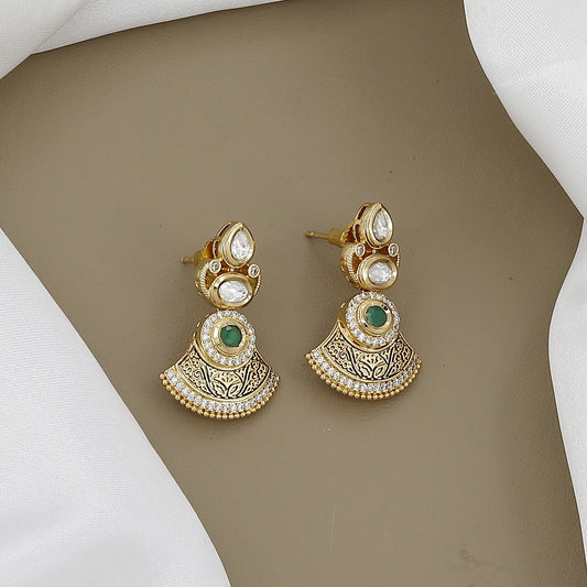 Green Kundan Necklace Set with Fan-Shaped Pendants