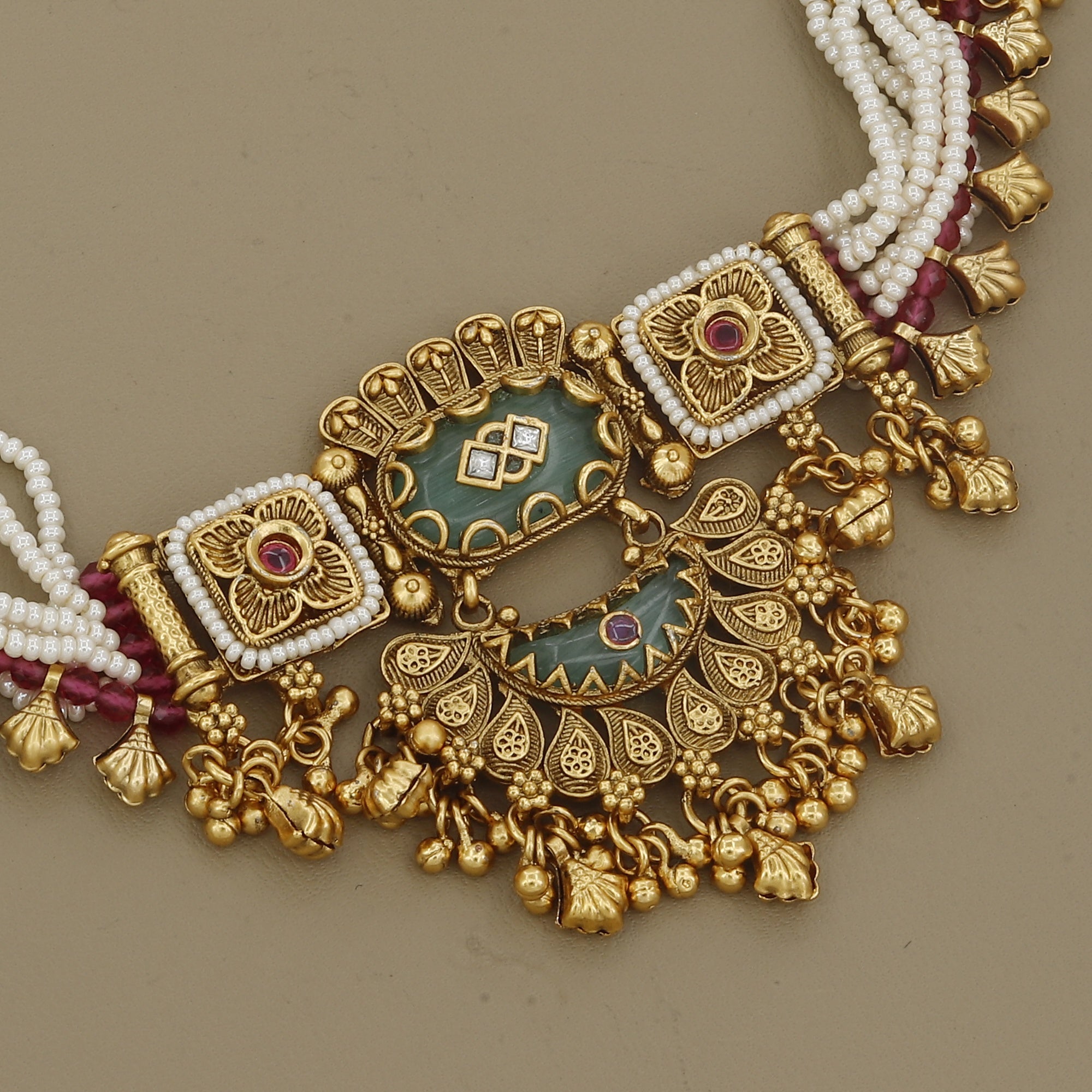 Antique Gold Toned Kundan Pearl Necklace Set
