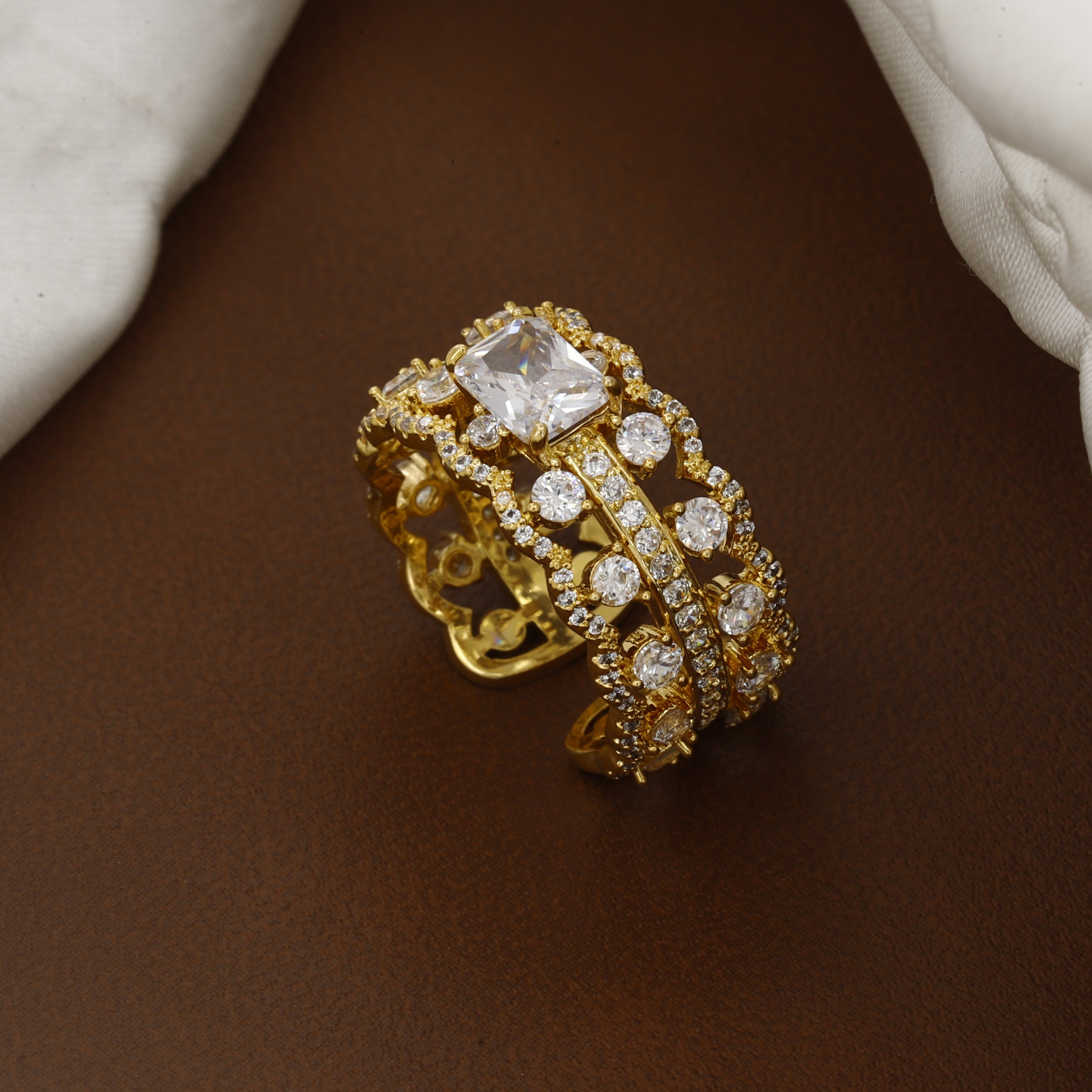 Vintage-Style Emerald-Cut Zircon Gold Ring