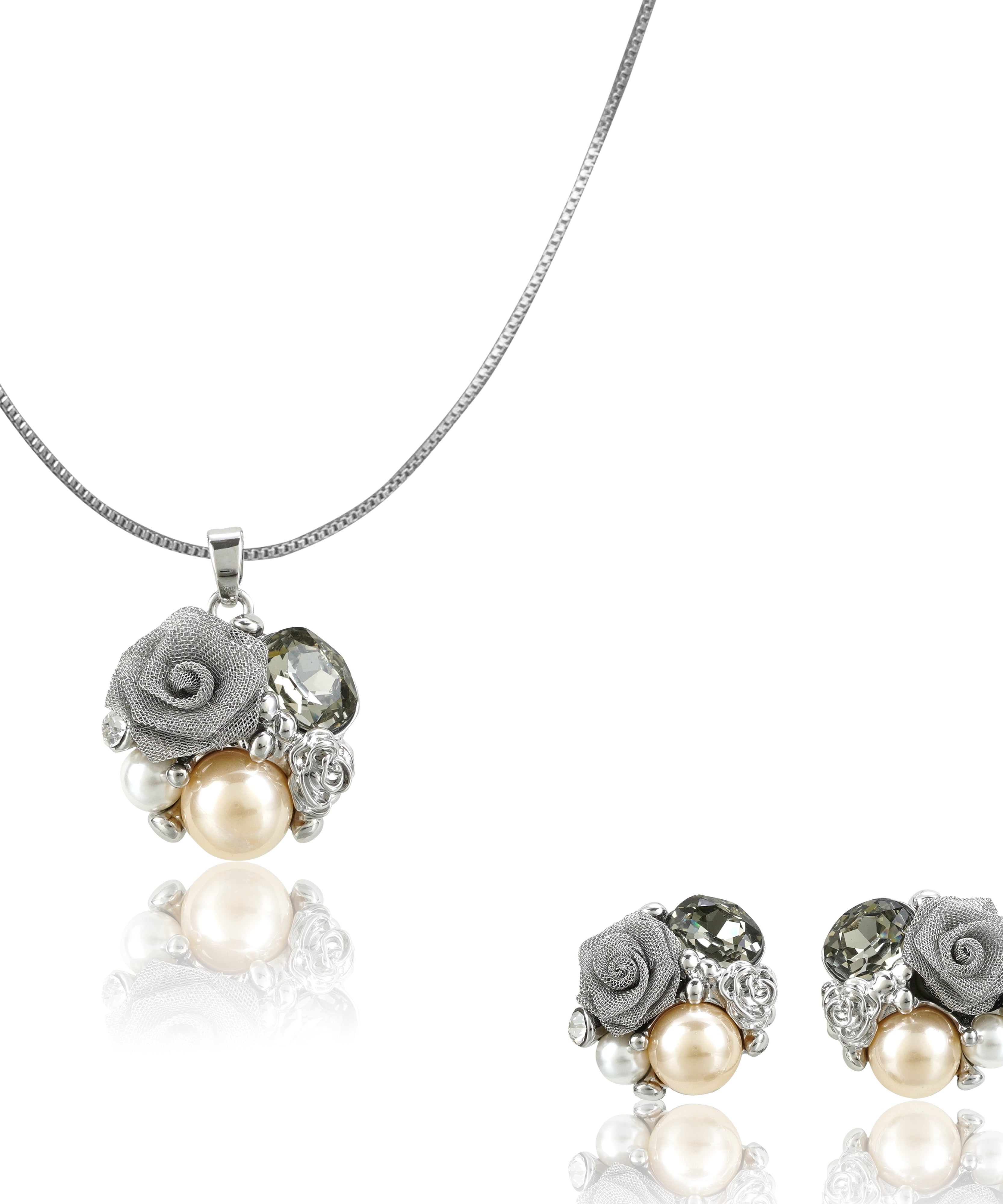 Trendy Silverpolished Swarovski Flower Design Pendent Set