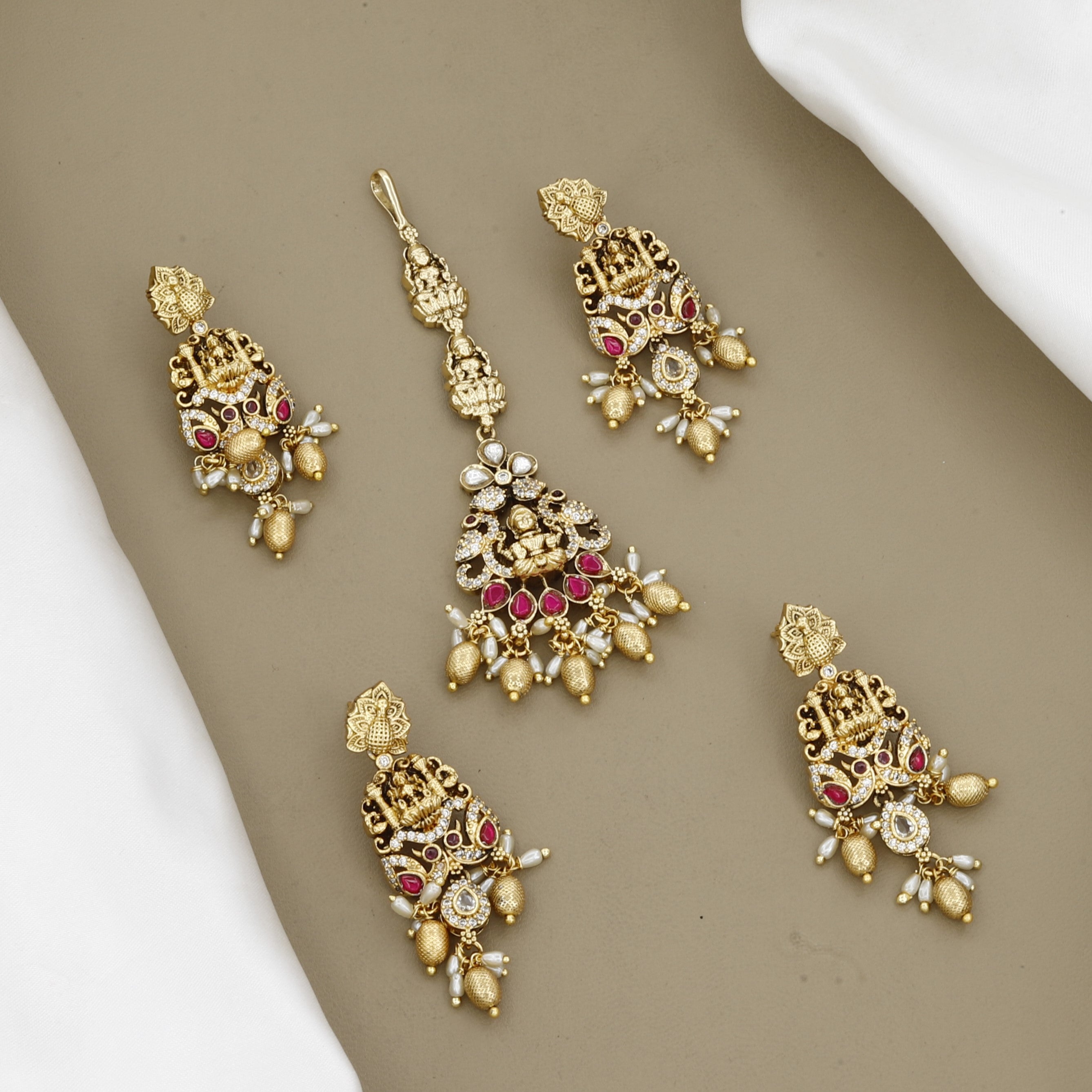 Antique Gold Temple Full Jewelry Set with Lakshmi Pendant & Maang Tikka