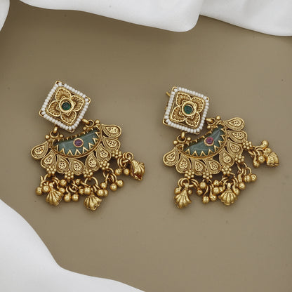 Antique Gold Toned Kundan Pearl Necklace Set