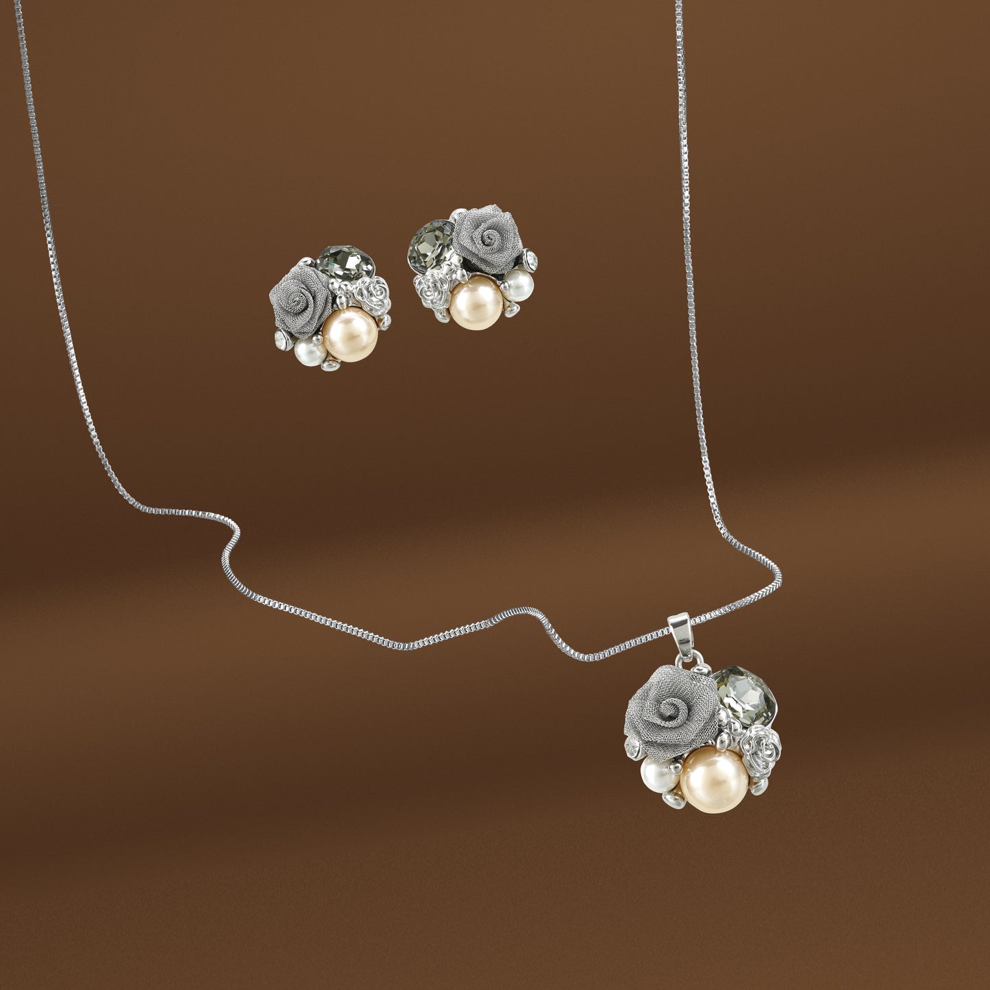 Trendy Silverpolished Swarovski Flower Design Pendent Set