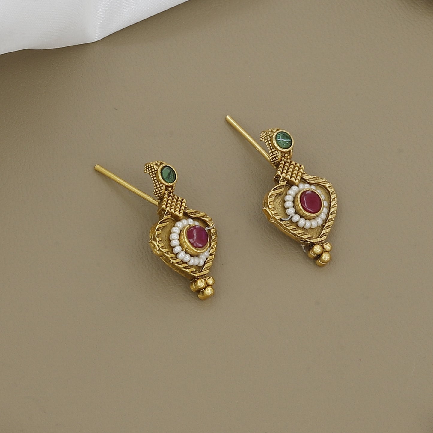 Elegant Antique Necklace Set with Heart-Shaped Motifs