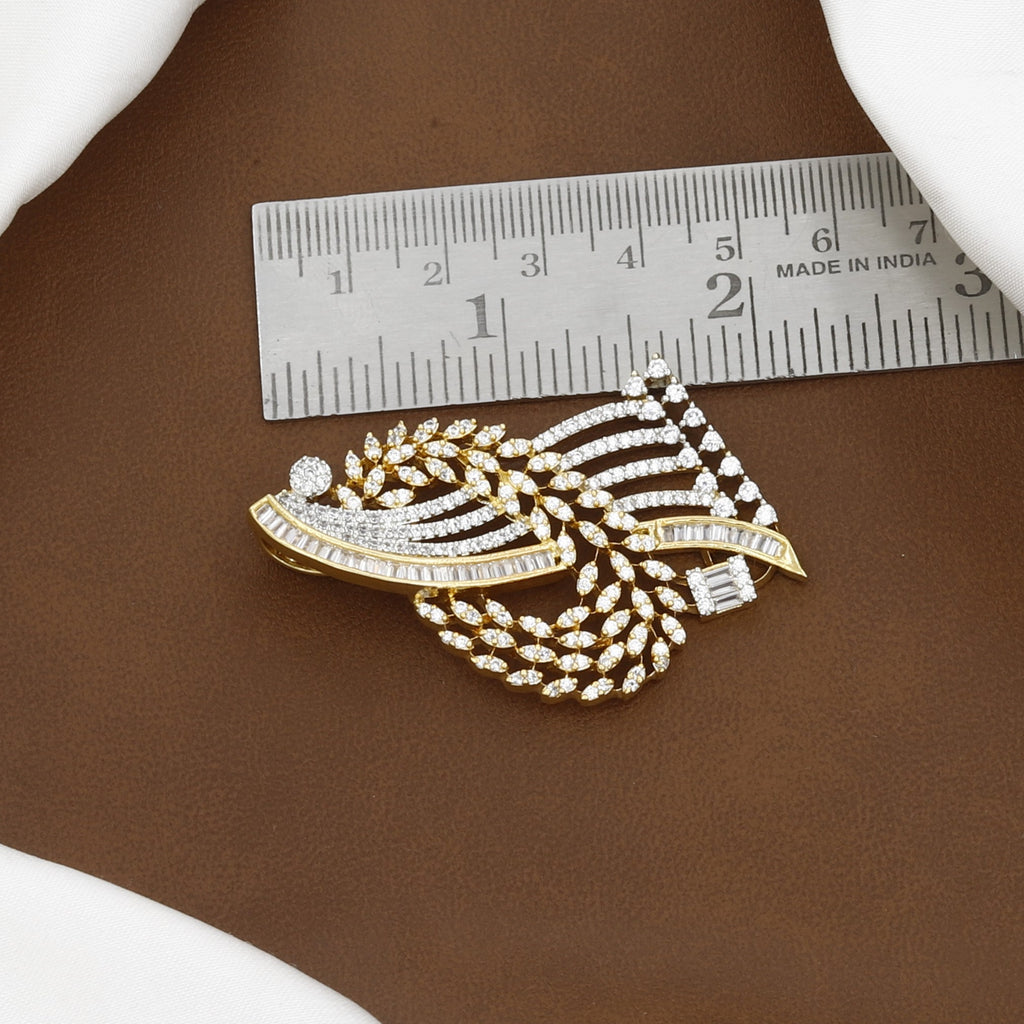 Sweeping Leaf Motif Gold & Diamond Pendant Set With Chain