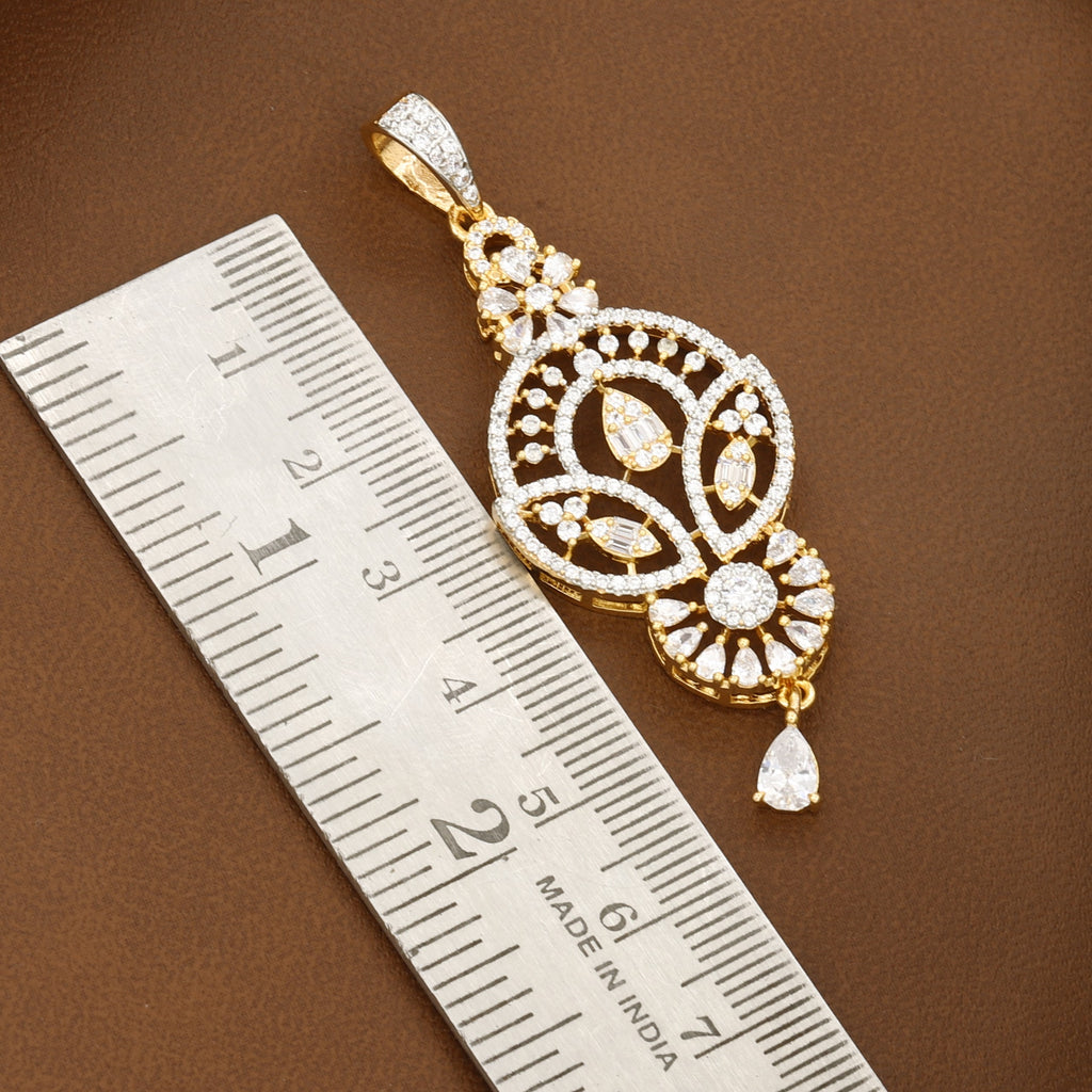 Elegant Floral Gold & Diamond Pendant Set With Chain