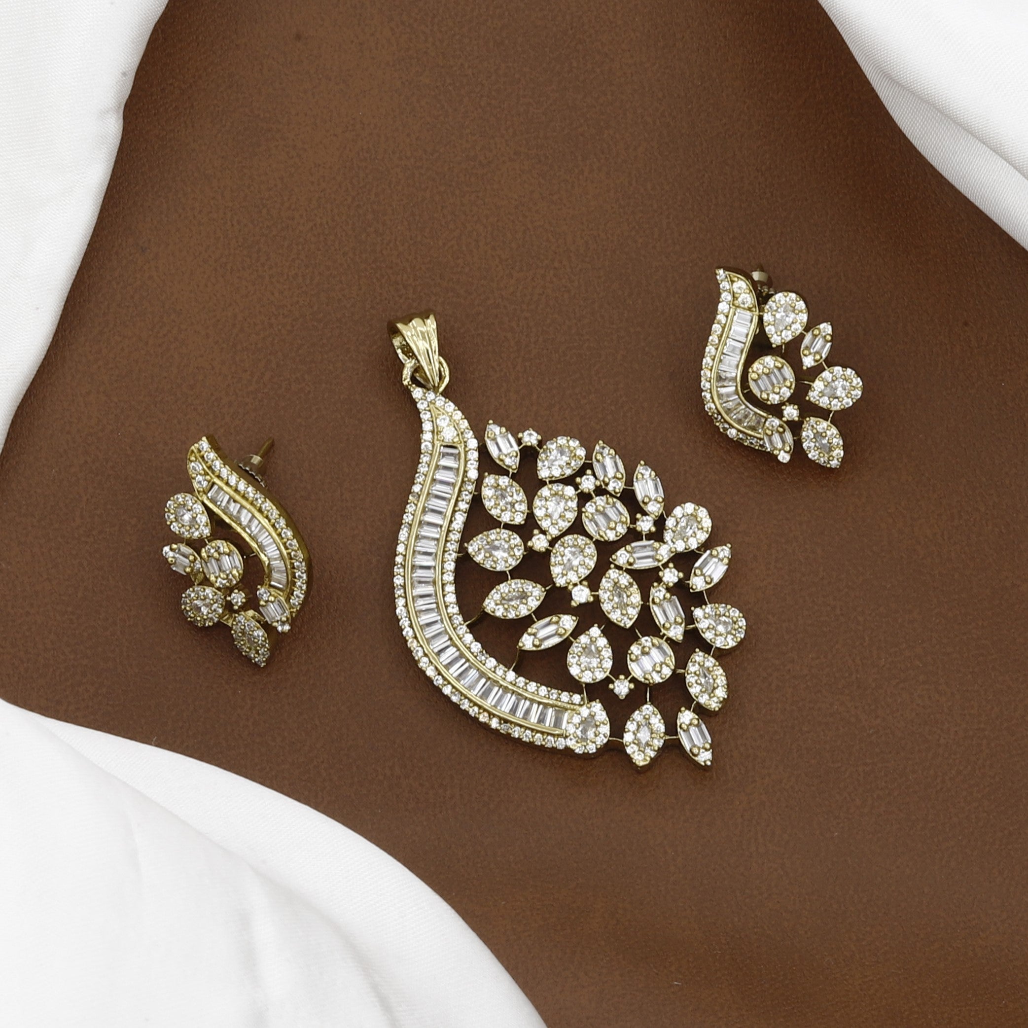 Mehndi Polished Elegant Gold Floral Spray Pendant & Earring Set