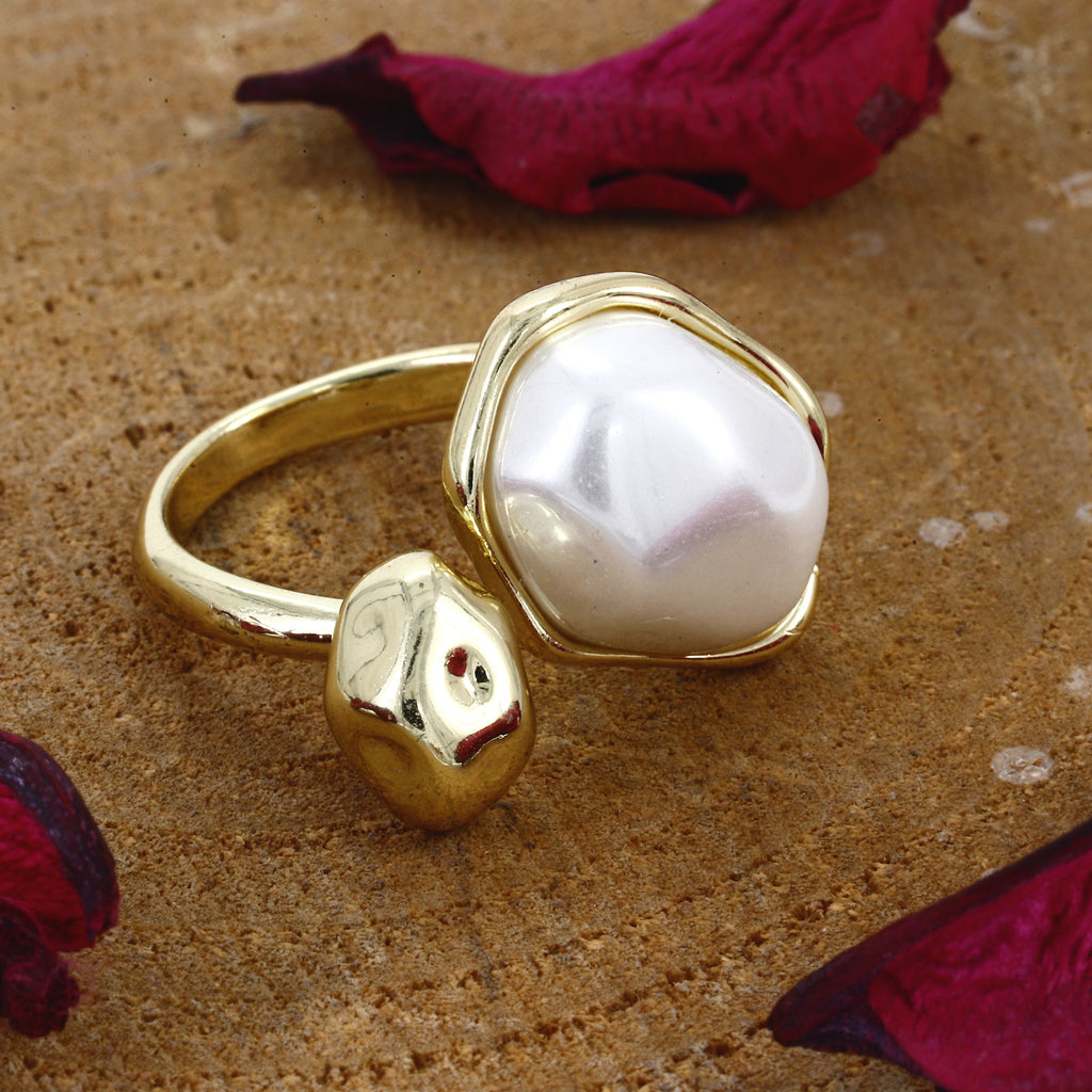 Big White Stone Goldpolish Western Freesize Ring