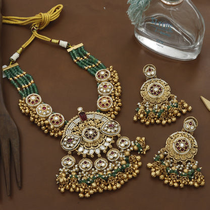 Big Pendent Heavy Heritage Short Necklace Set