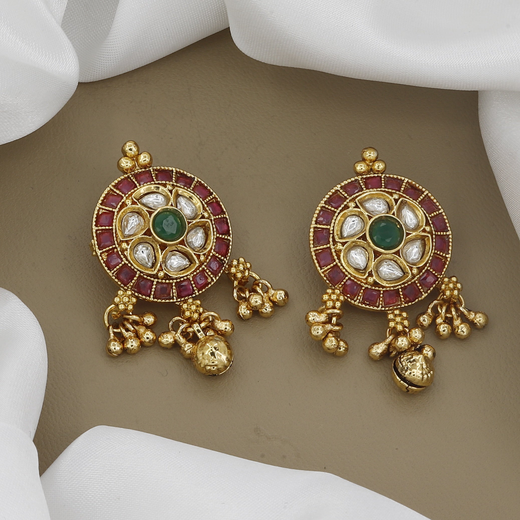 Traditional Kundan Medallion Necklace Set (Medium)