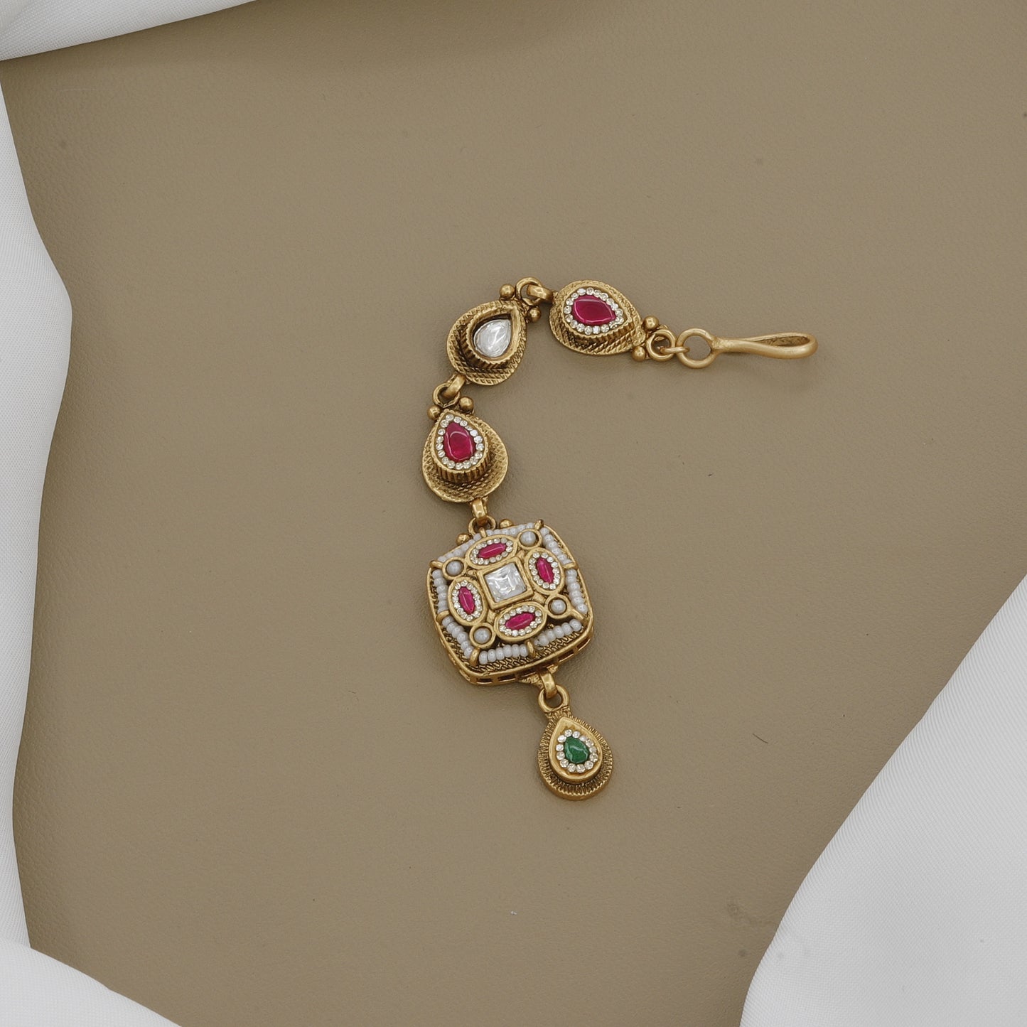 Elegant Golden Toned Rajwadi Necklace Set