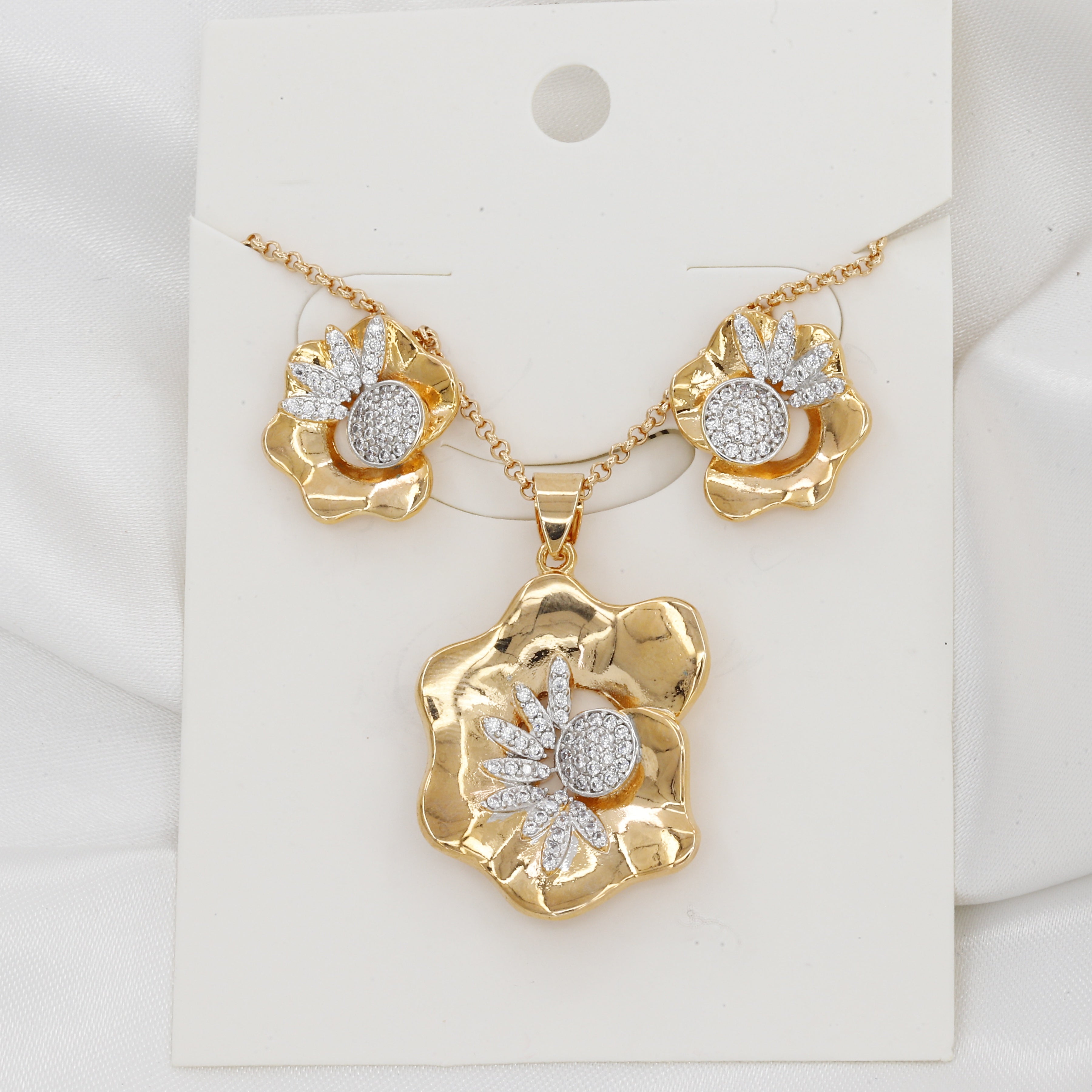 Gold Plated Elegant Floral Pendent Butti Set