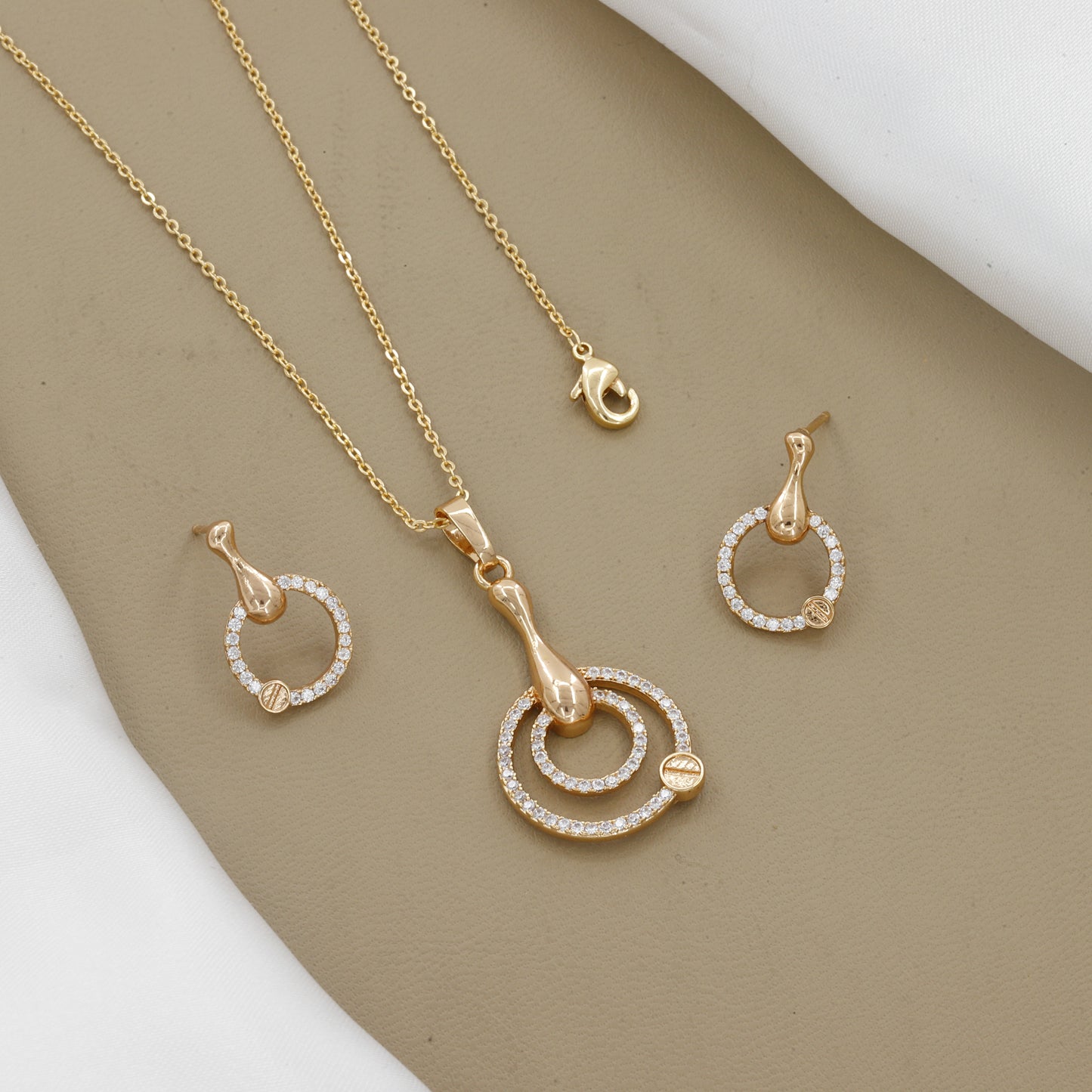 Elegant Gold Plated Ring Design Pendent & Earring Set