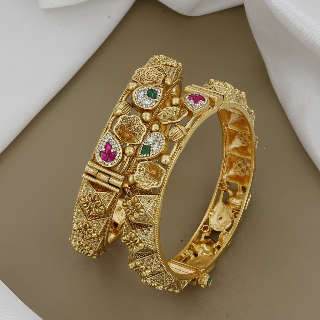 Traditional Gold Toned Patla Set with Navratna Stones