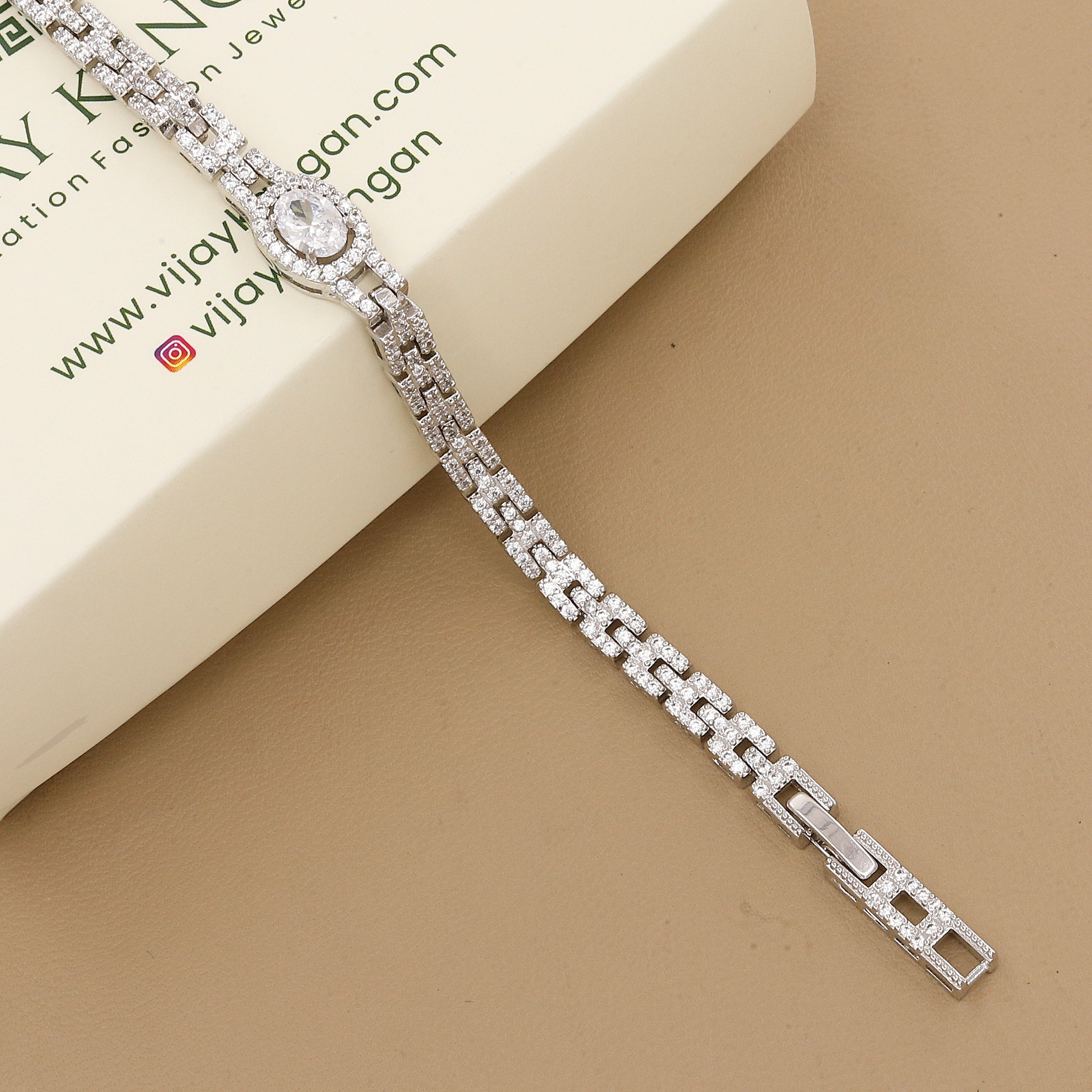 The Classic Silver Polished Oval Center Stone Bracelet