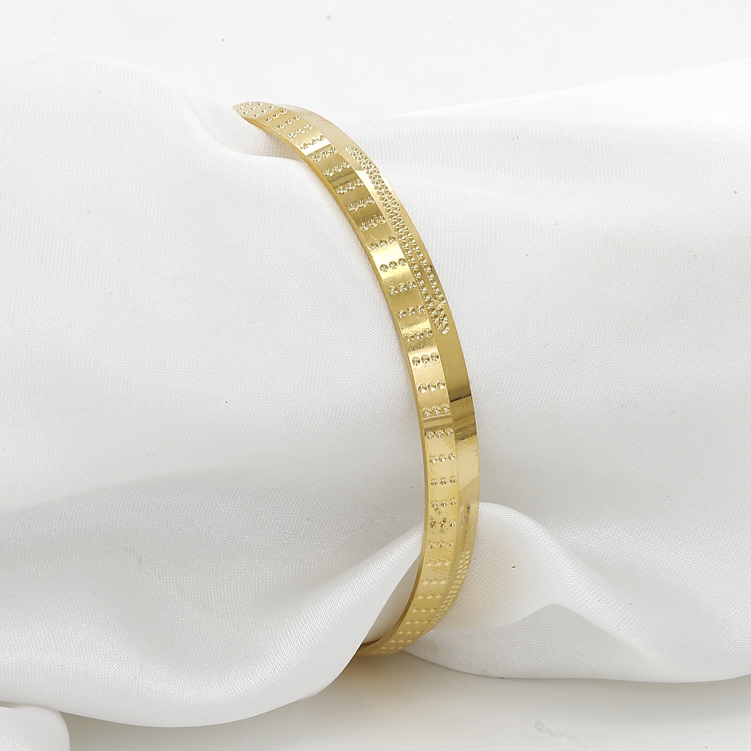 Gold Polished Dot Design Starling Panjabi (8mm) Kada(24gm)