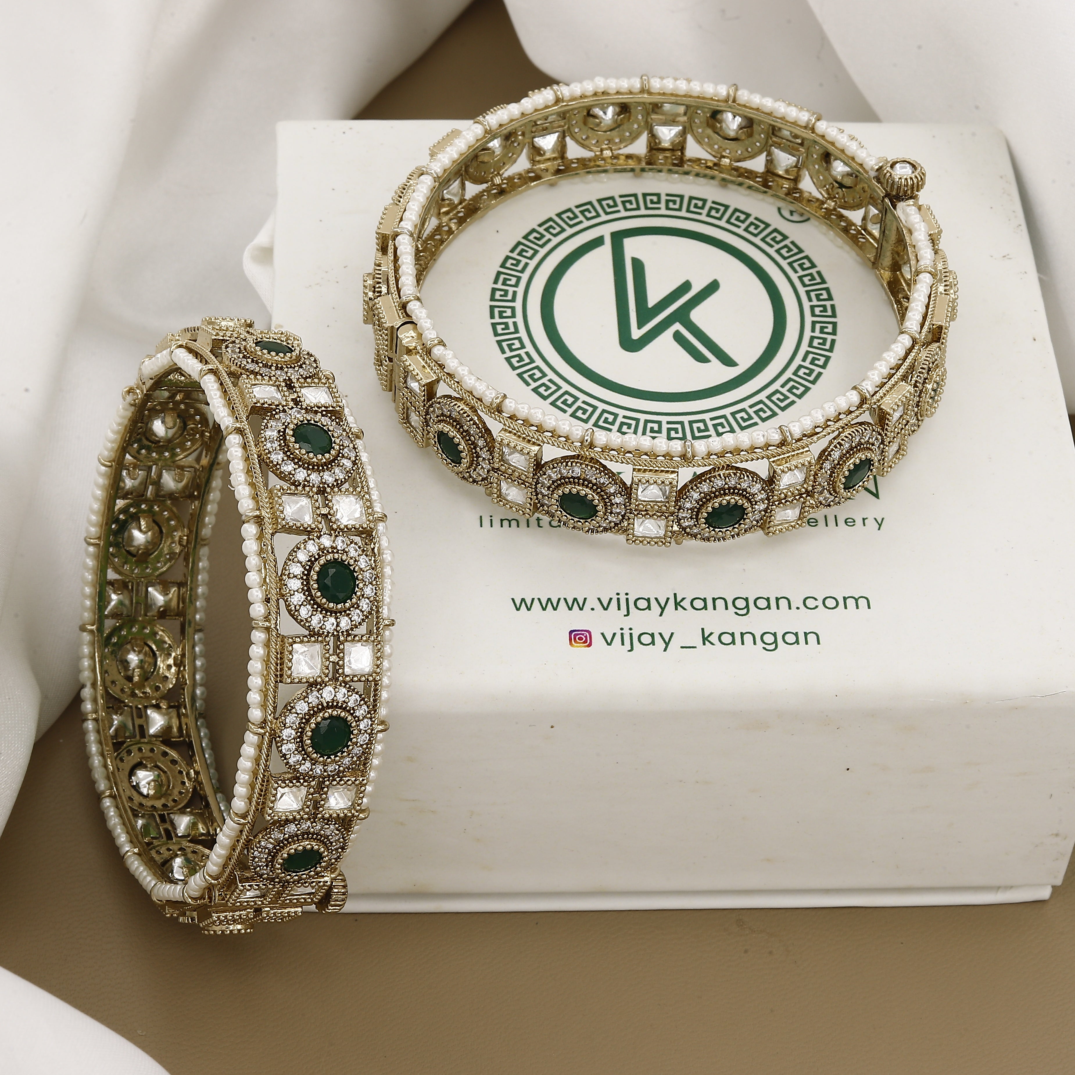 Intricately Carved Mehndi Polish Patla Set