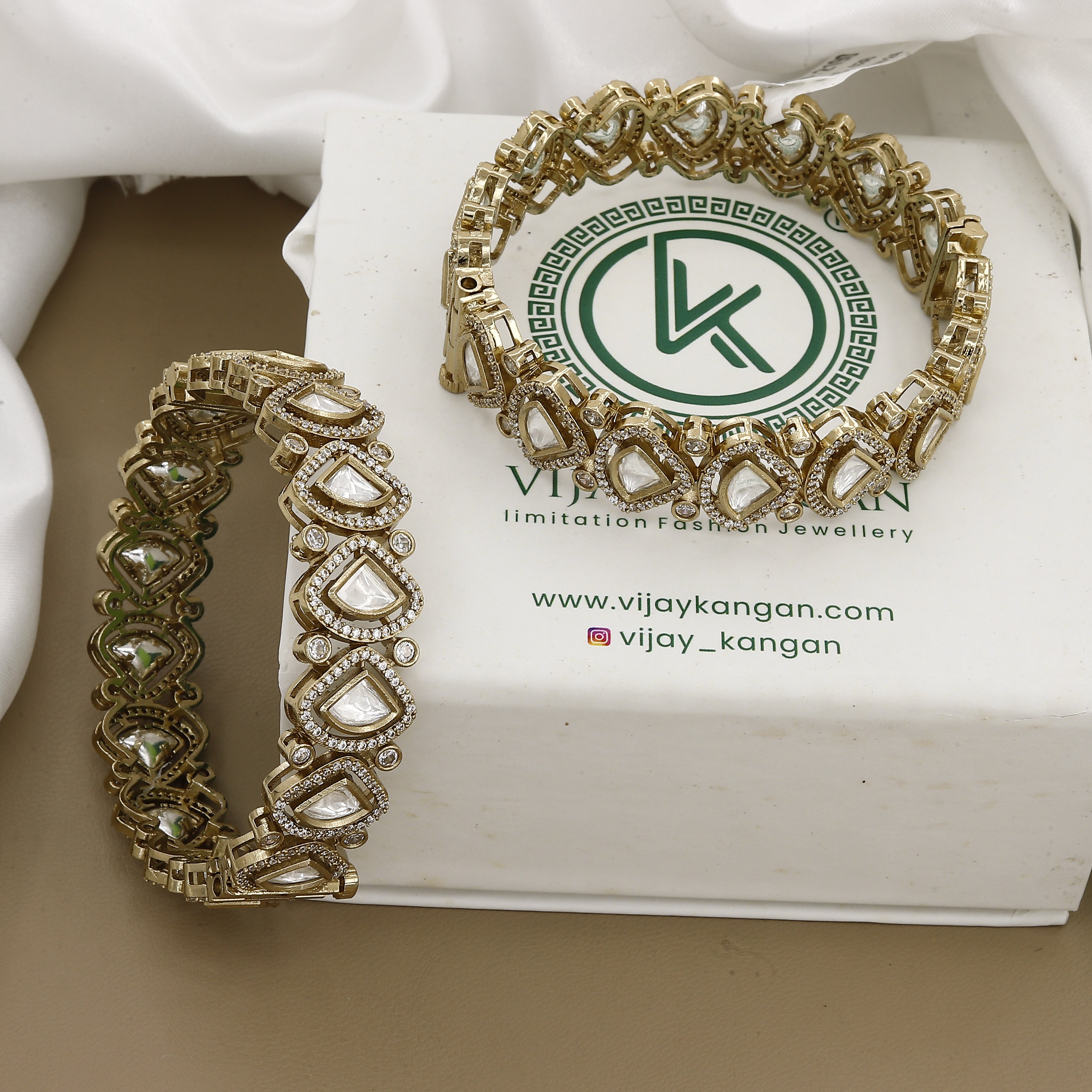 Mahendi Polished Uncut Diamond Polki Kundan Patla Set