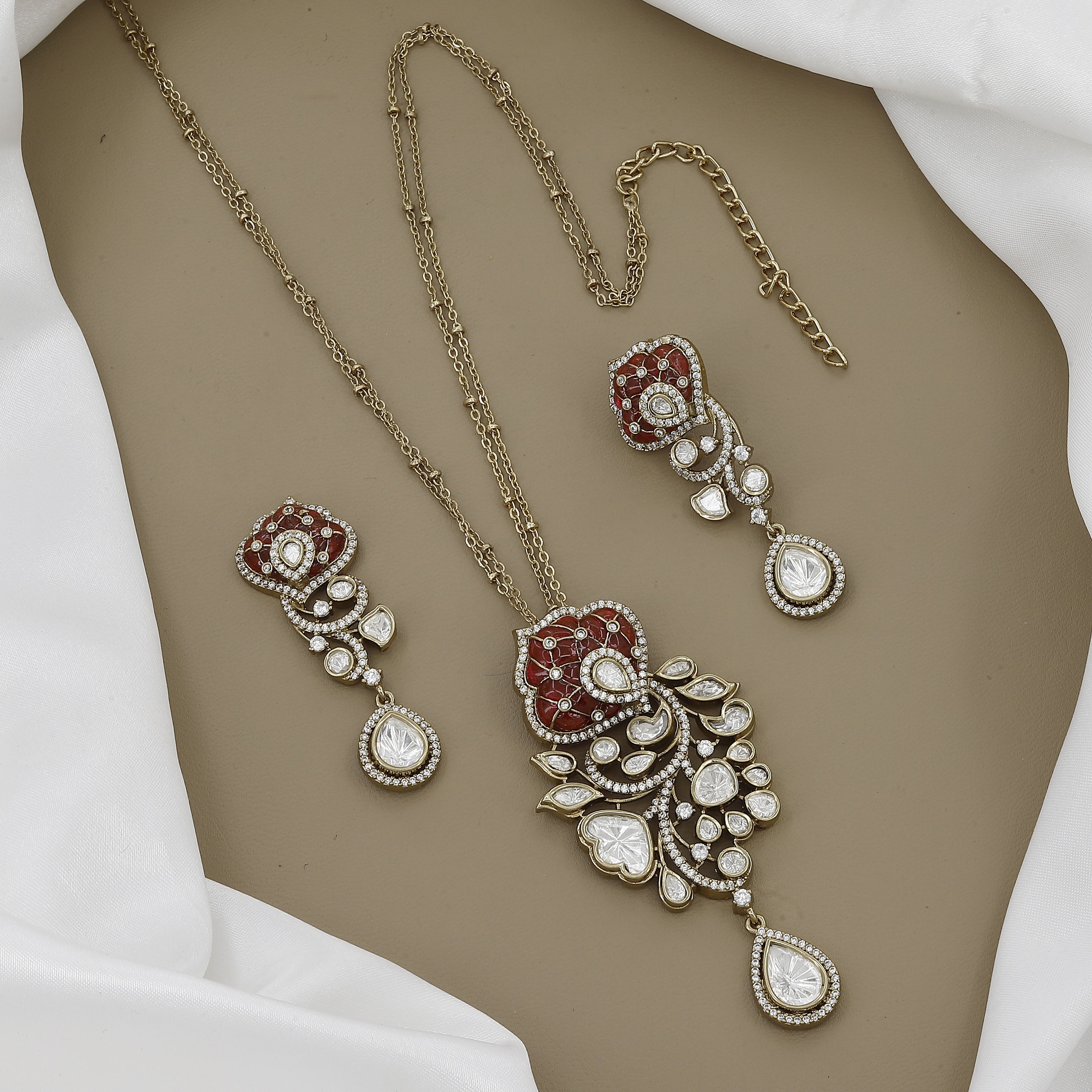 Exquisite Kundan & Polki Diamond Jewelry Set With Colors