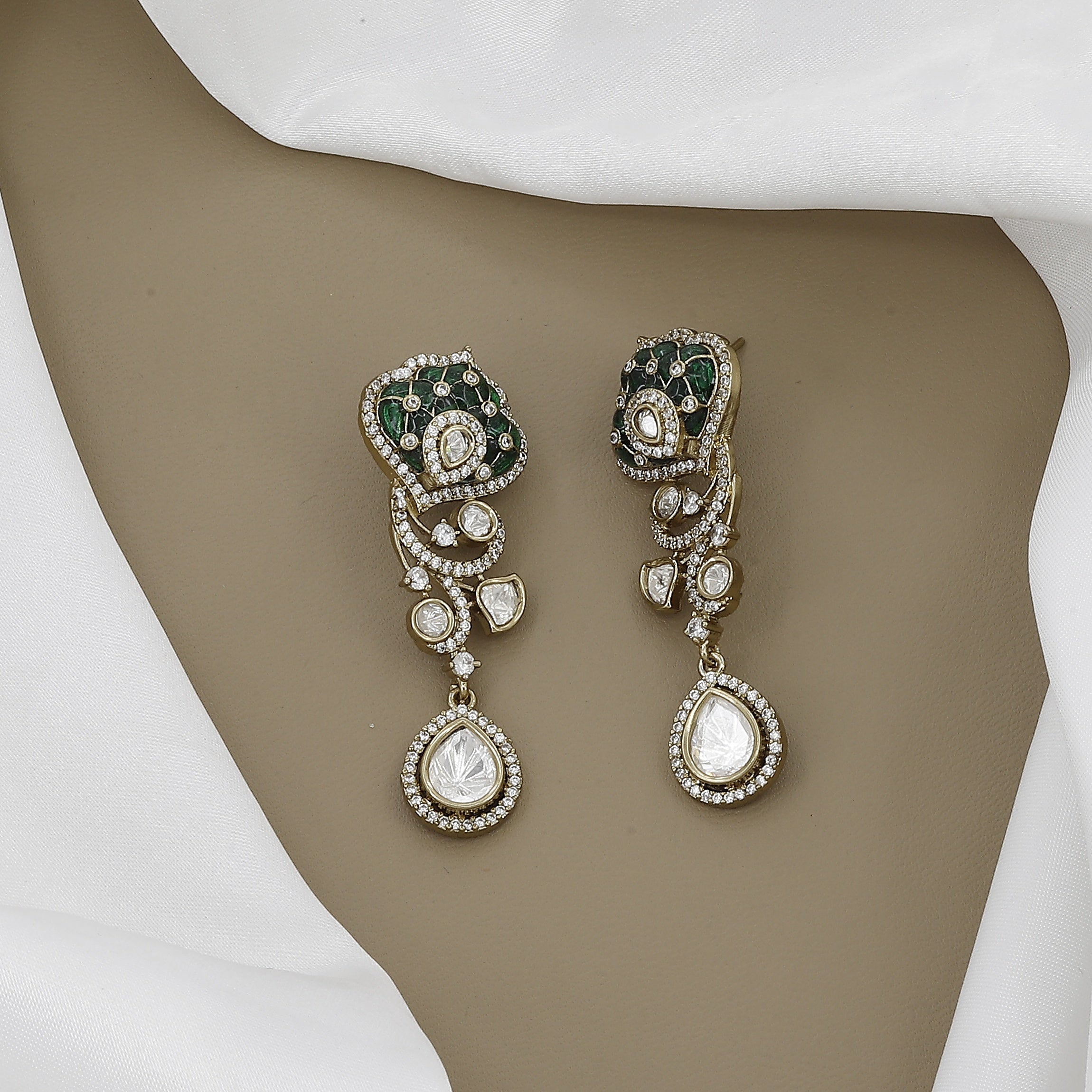 Exquisite Kundan & Polki Diamond Jewelry Set With Colors