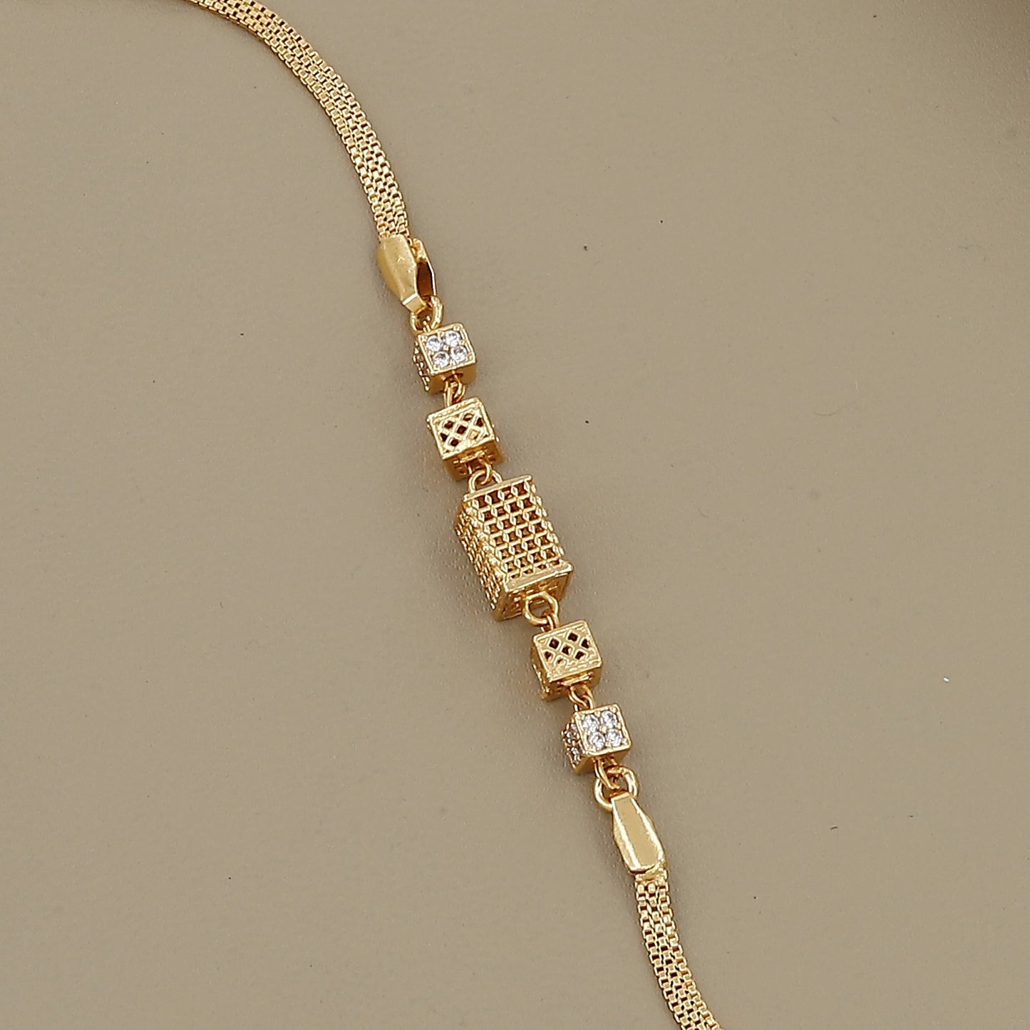 Golden Lattice Cube Western Bracelet