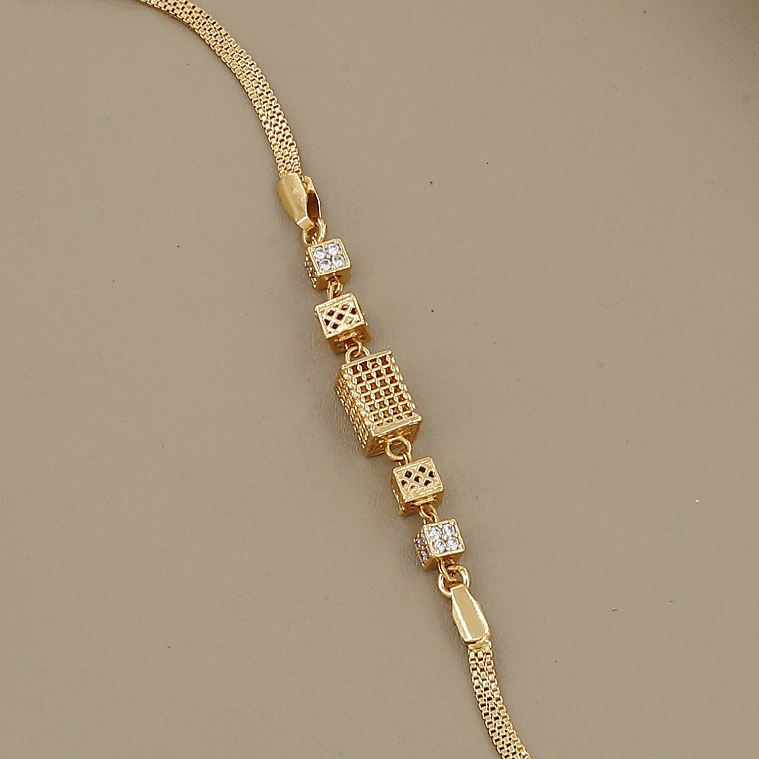 Golden Lattice Cube Western Bracelet