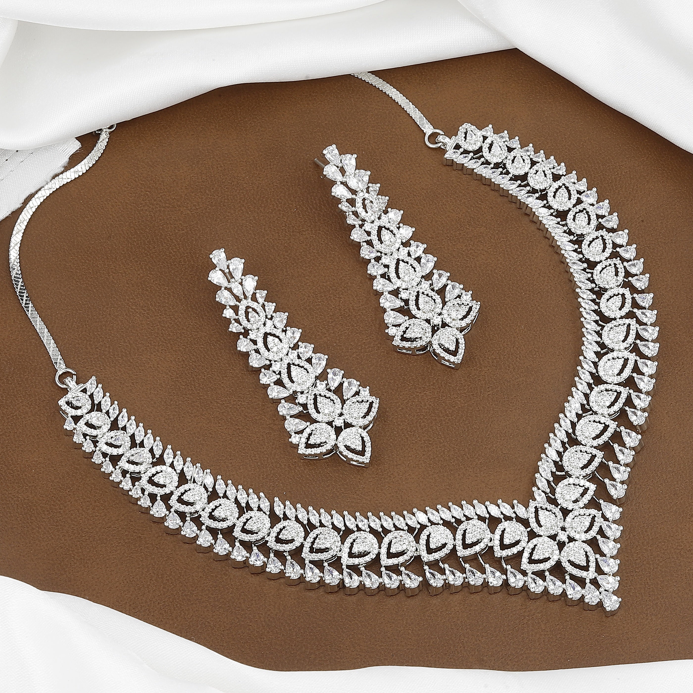 Crystal Flower Design Silver Polished Diamond Necklace Set