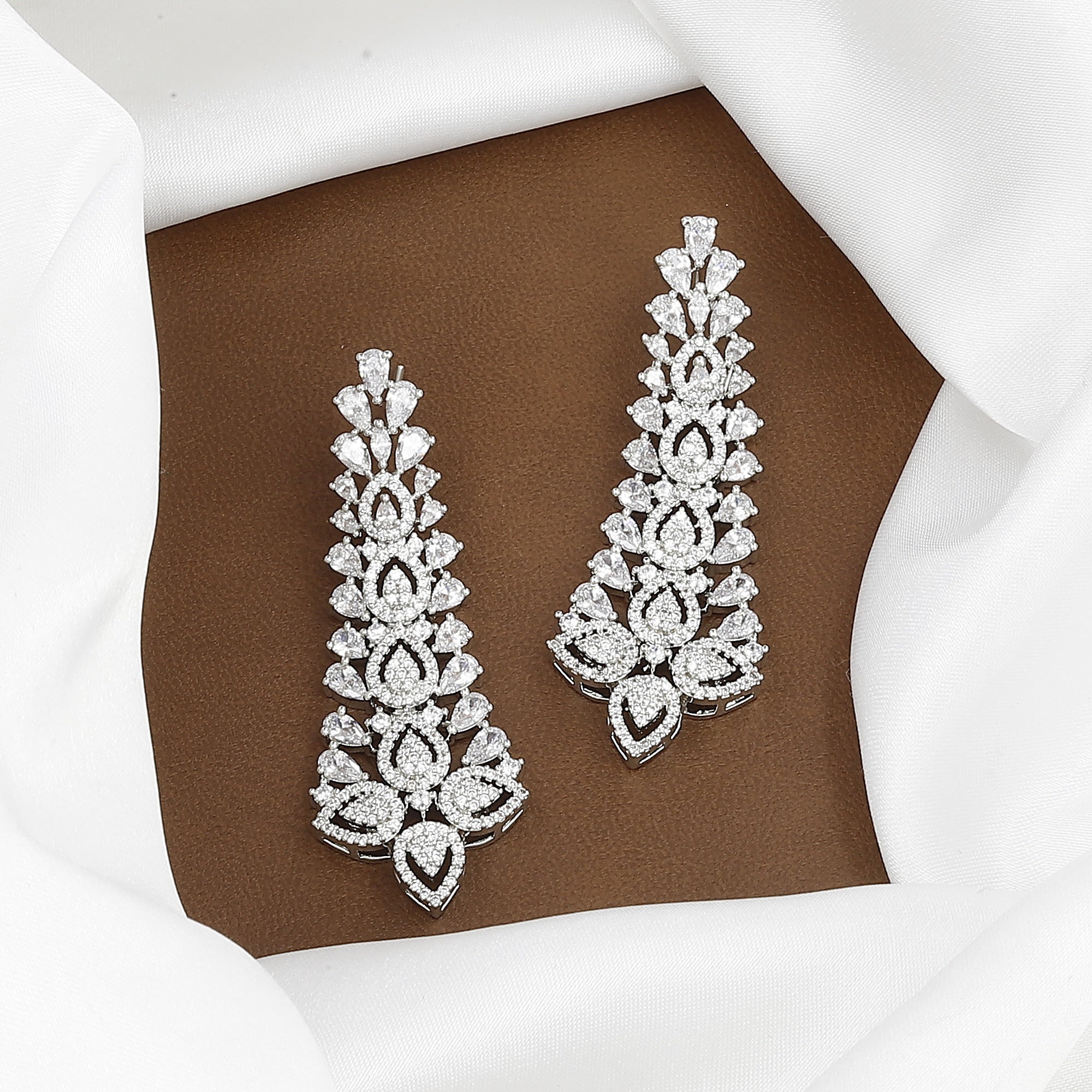 Crystal Flower Design Silver Polished Diamond Necklace Set