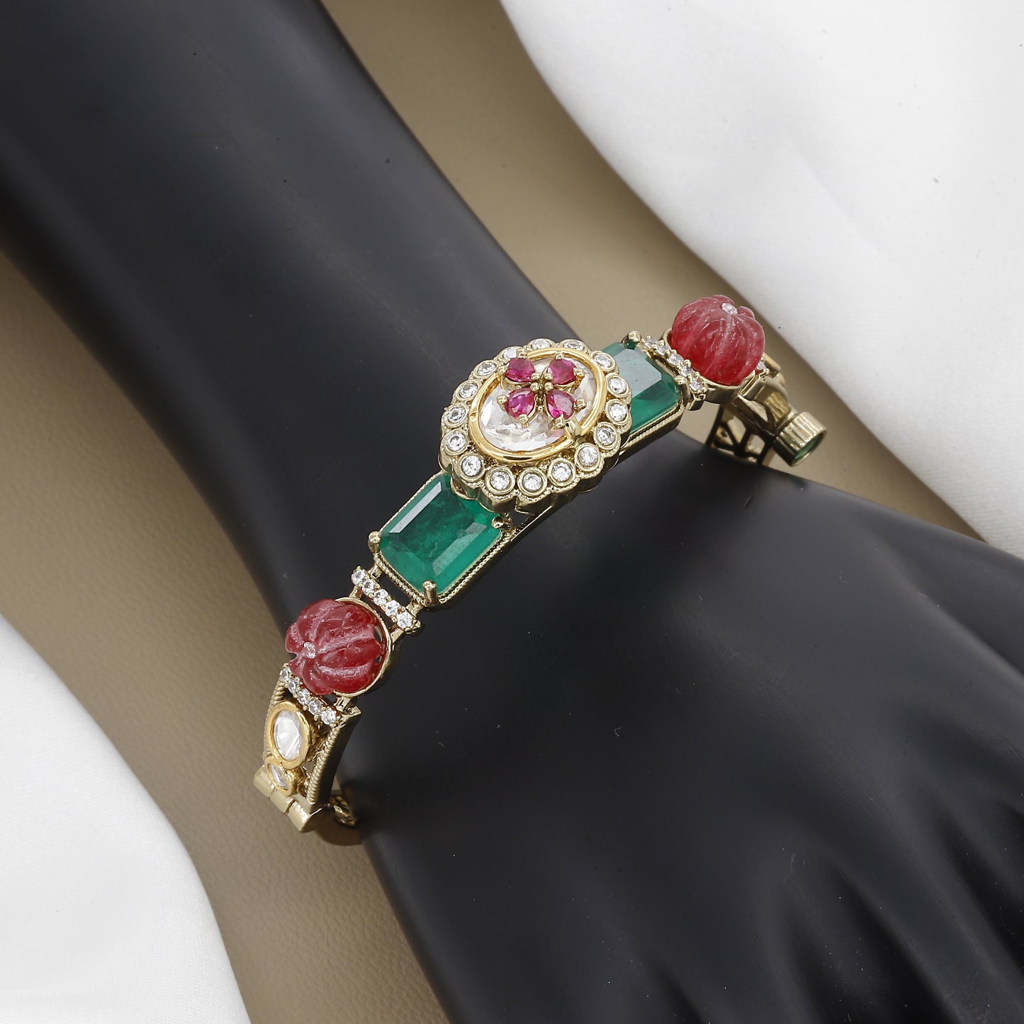 Elegant Kundan Kada with Green & Red Stones (Free-size)