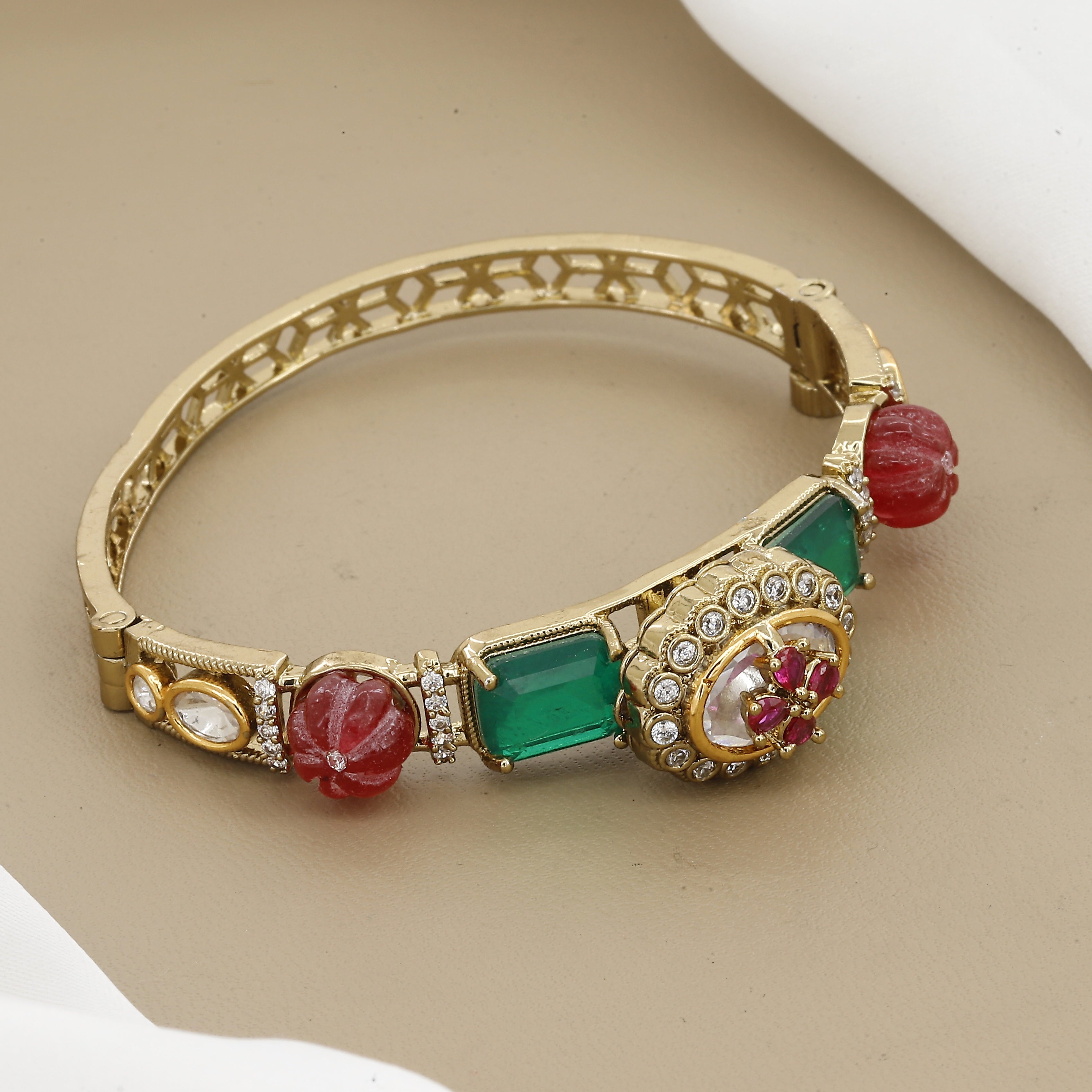 Elegant Kundan Kada with Green & Red Stones (Free-size)