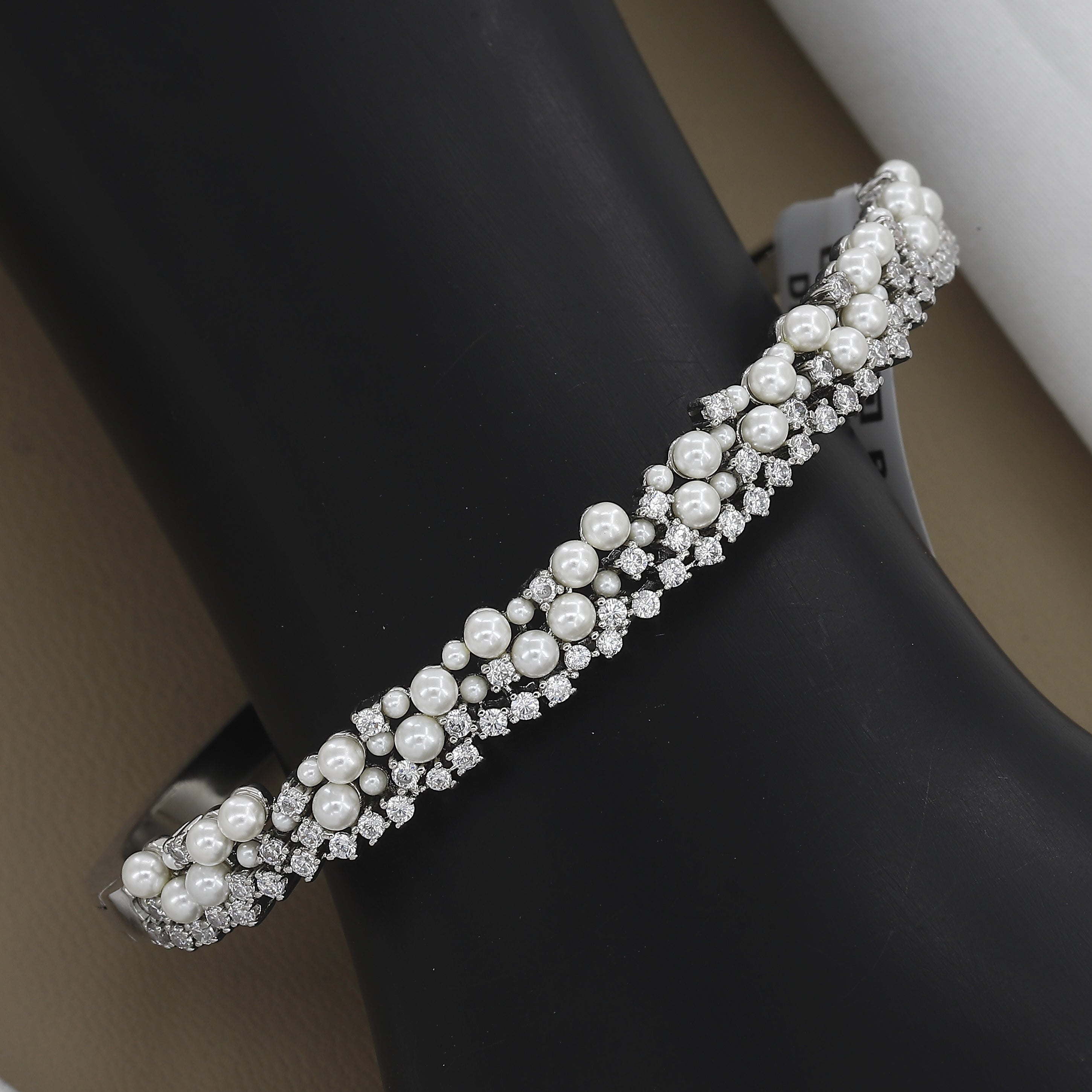 Delicate Pearl & Diamond-Look Open Diamond Kada