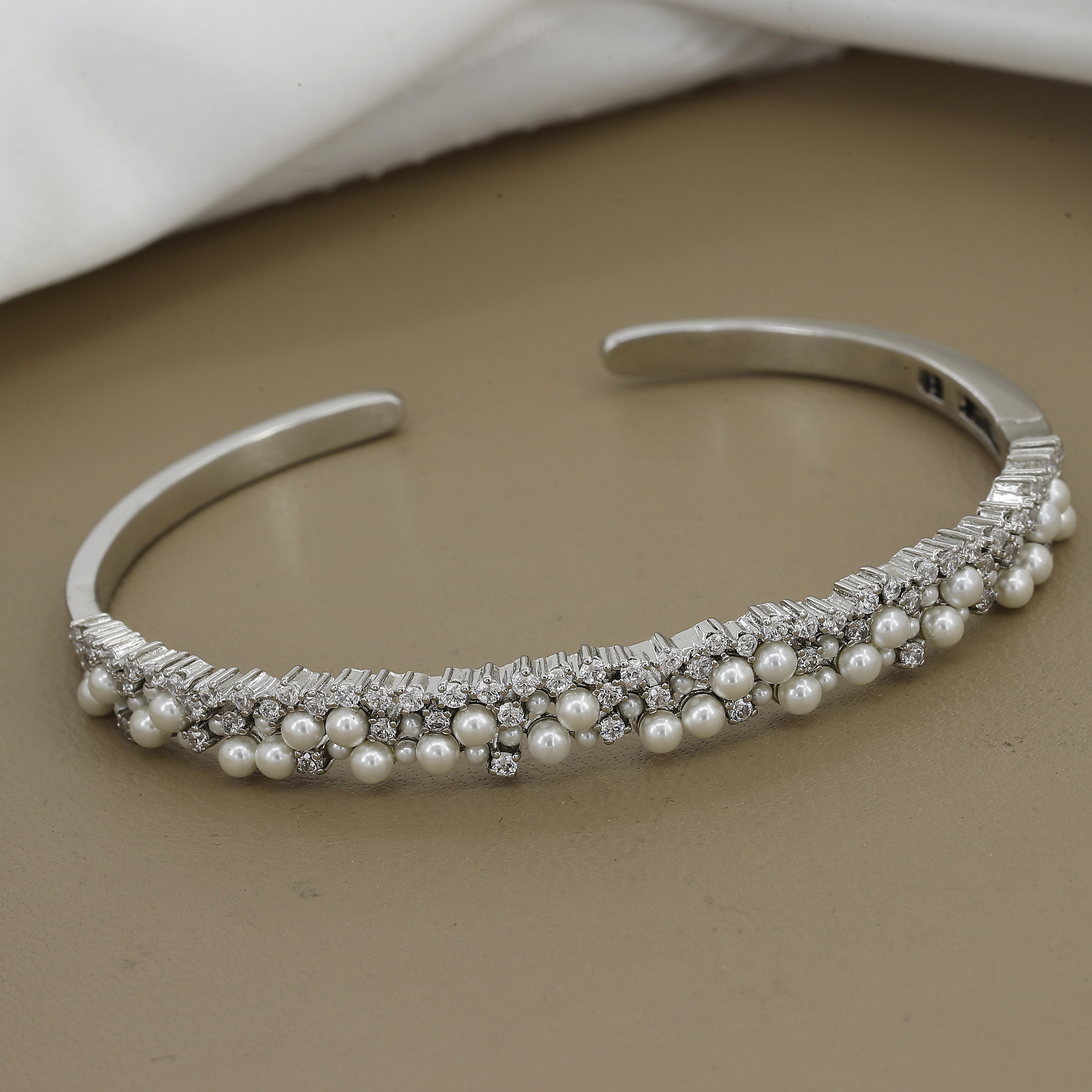 Delicate Pearl & Diamond-Look Open Diamond Kada