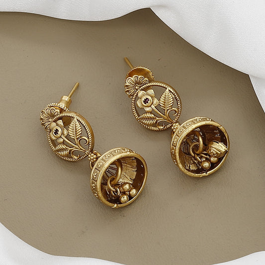 Antique Gold Toned Necklace & Jhumka Earrings Set