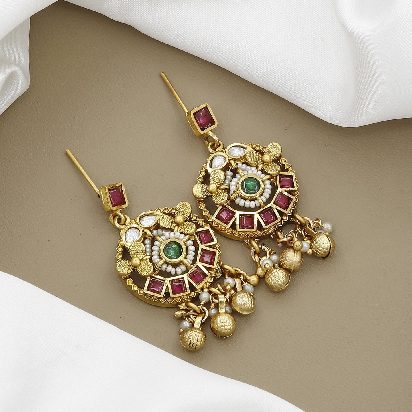 Elegant Necklace Set with Multi-String Pearls, Kemp Stones, and Matching Earrings