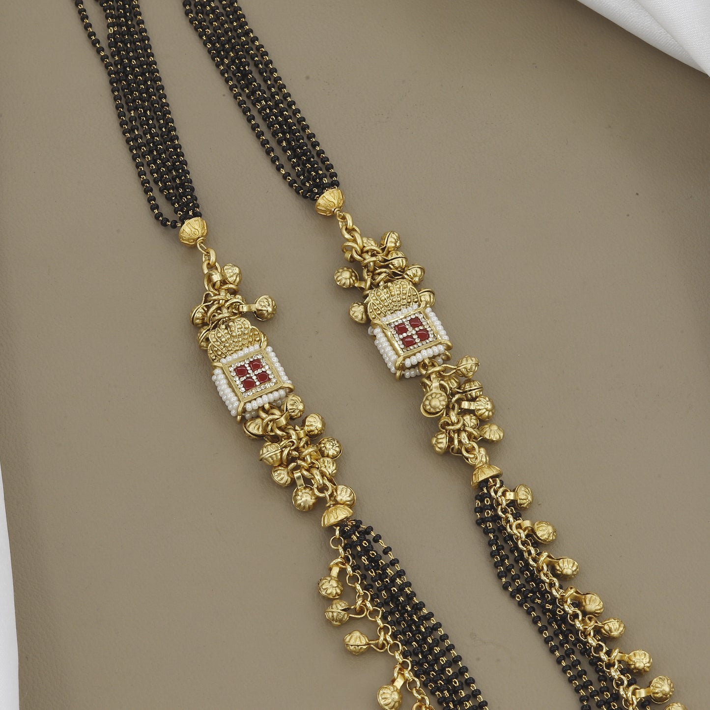ntique Mangalsutra Set with Green Kundan Stones and Earrings
