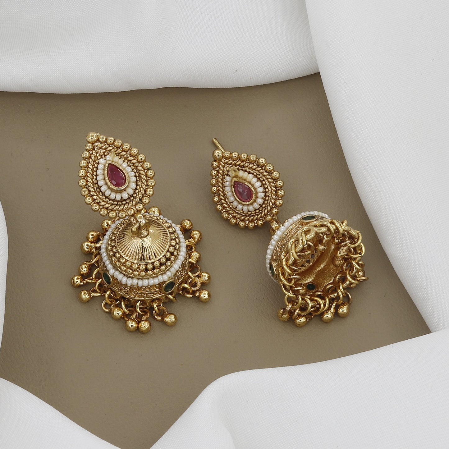 Intricate Antique Gold Finish Necklace & Jhumka Set