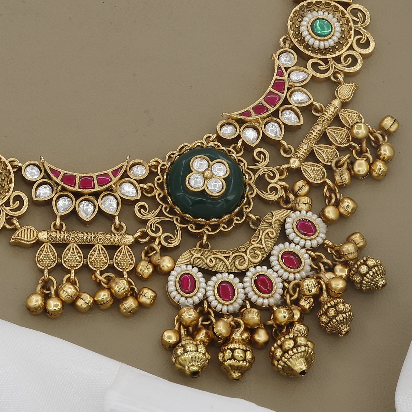 Matte Finish Antique Kundan Necklace With Earrings