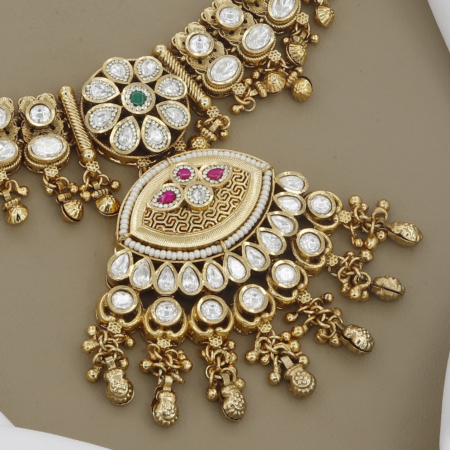 Matte Finish Antique Kundan Necklace & Earring Set
