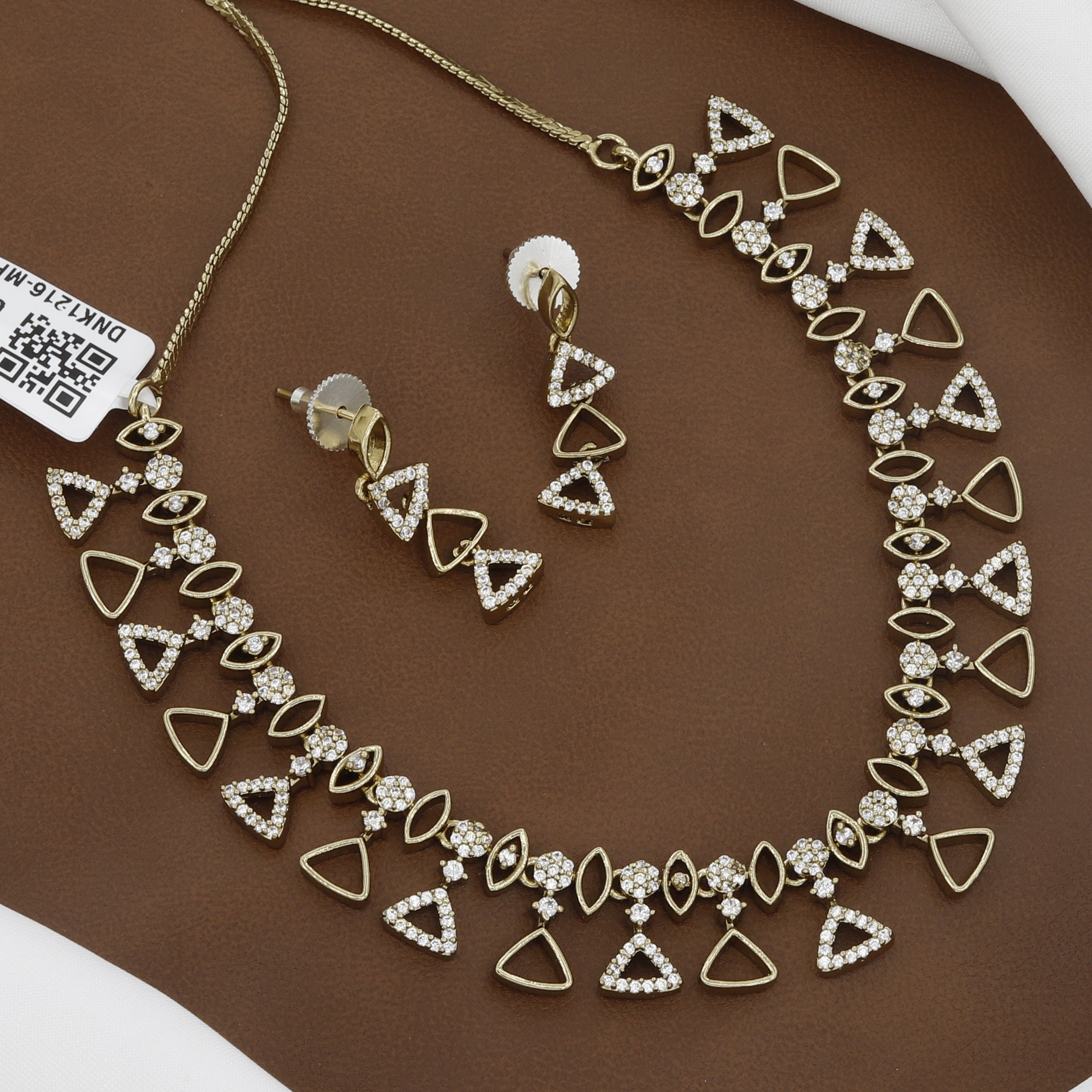 Mehndi Polished Elegant Pear Drop CZ V-Necklace & Dangler Earrings