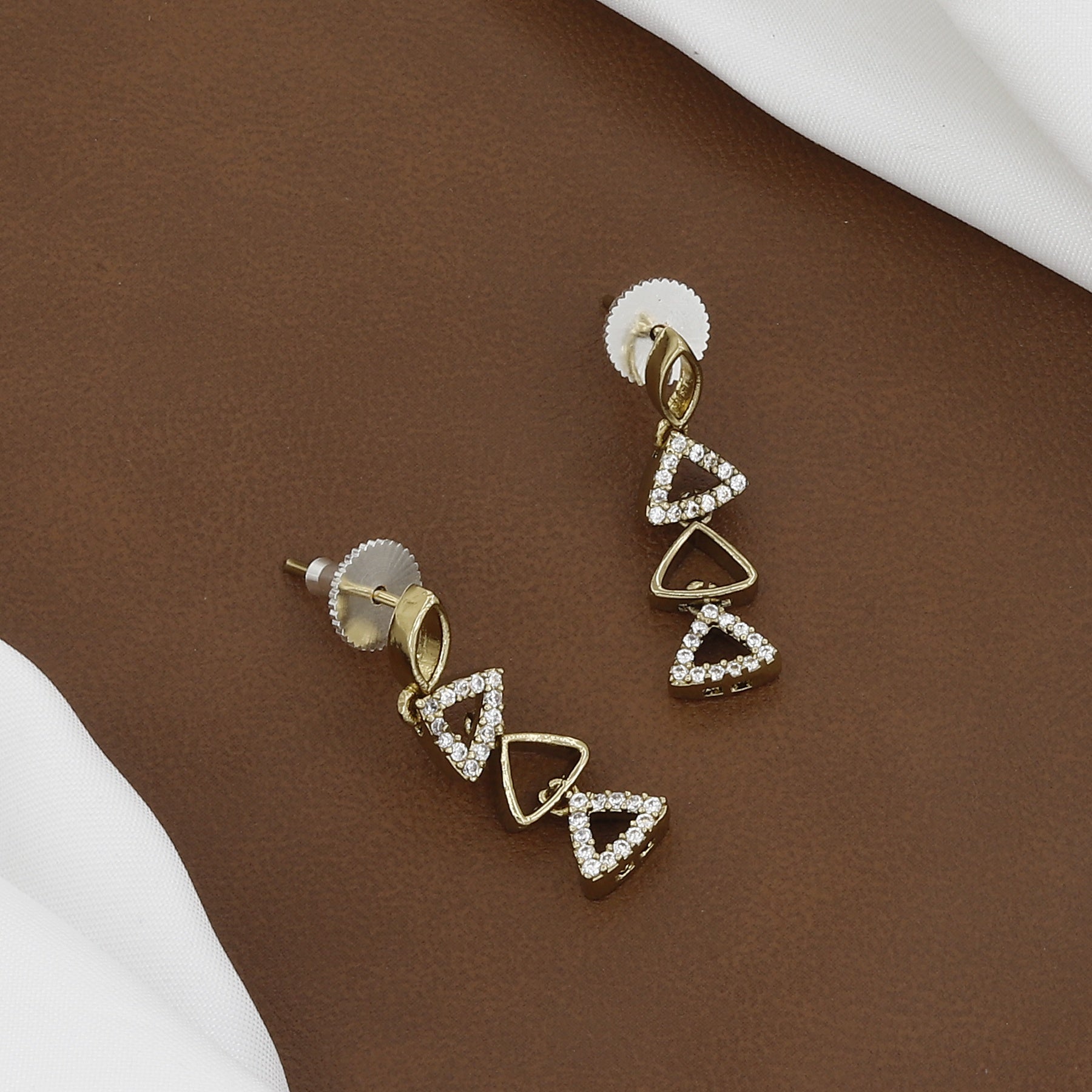 Mehndi Polished Elegant Pear Drop CZ V-Necklace & Dangler Earrings