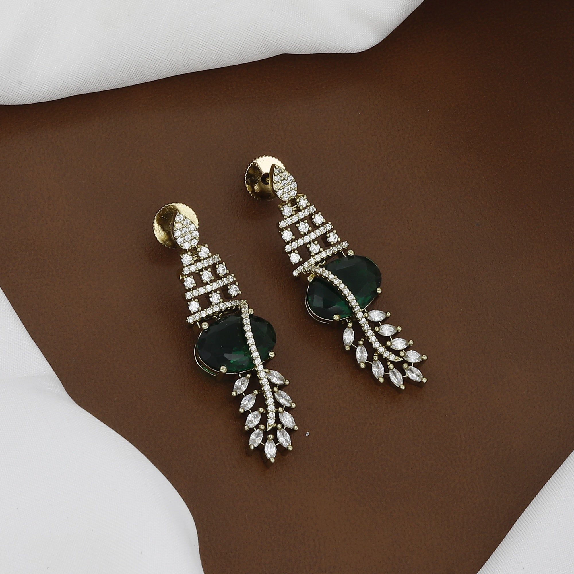 Mehndi Polished Luxury Emerald American Diamond Necklace Set