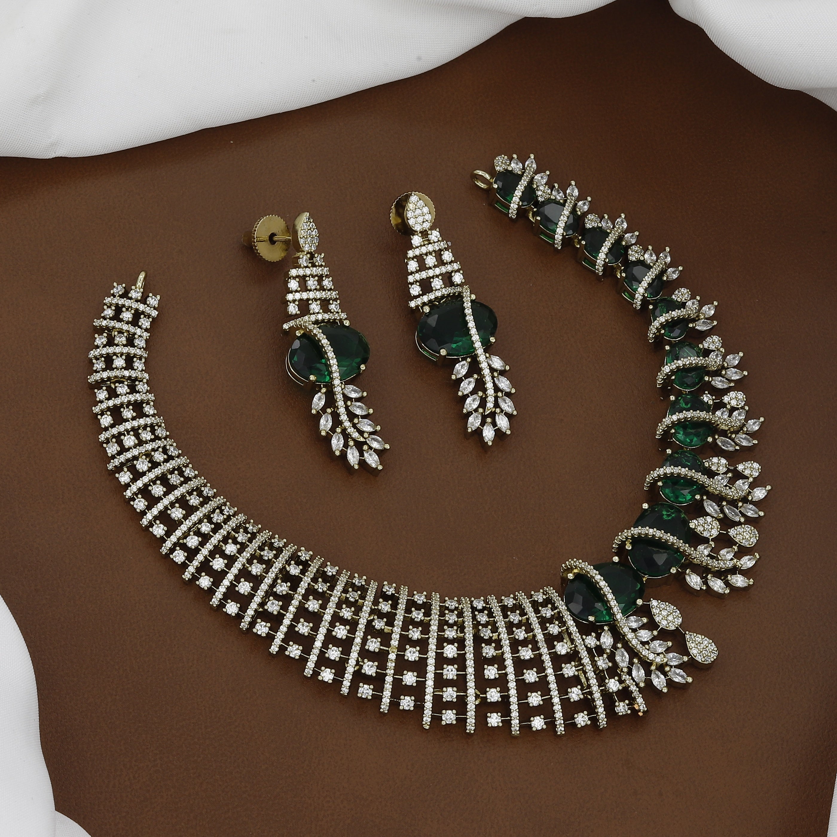 Mehndi Polished Luxury Emerald American Diamond Necklace Set