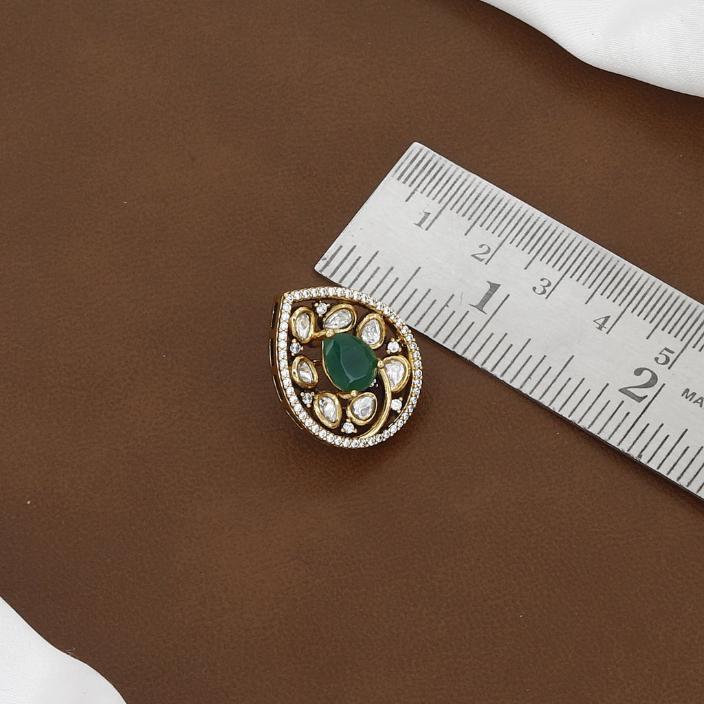 Victorian Polished Elegant Emerald Kundan Pendent Butti Set