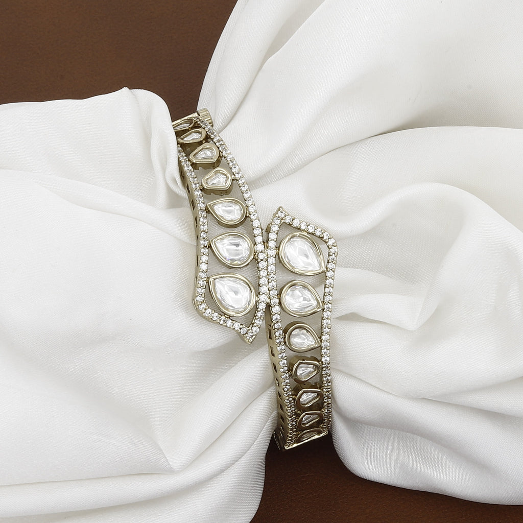 Mehndi Polished Bangle with Teardrop Polki Stones & CZ Border