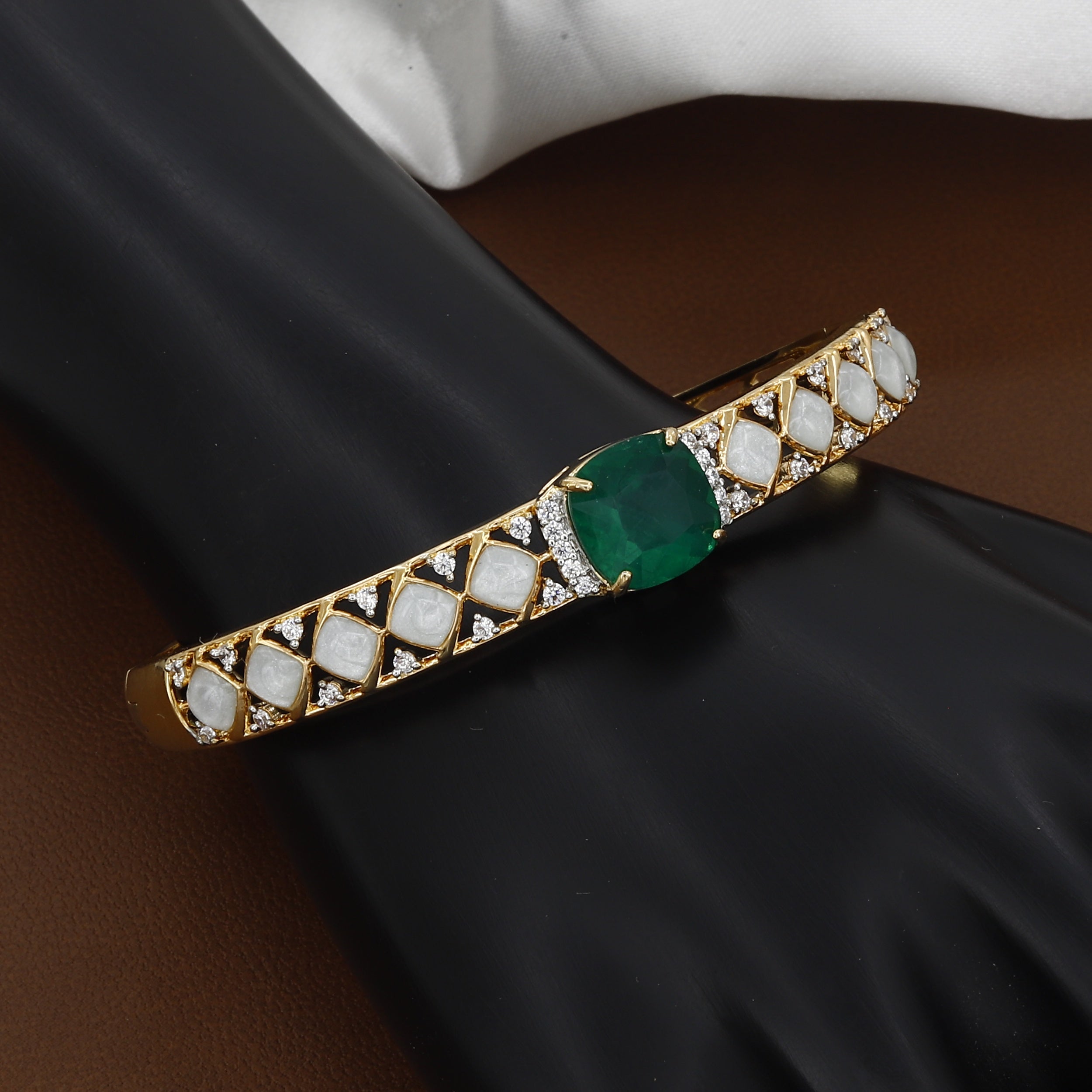 18k Gold Polished Regal Crimson Solitaire & White Stone Designer Bangle