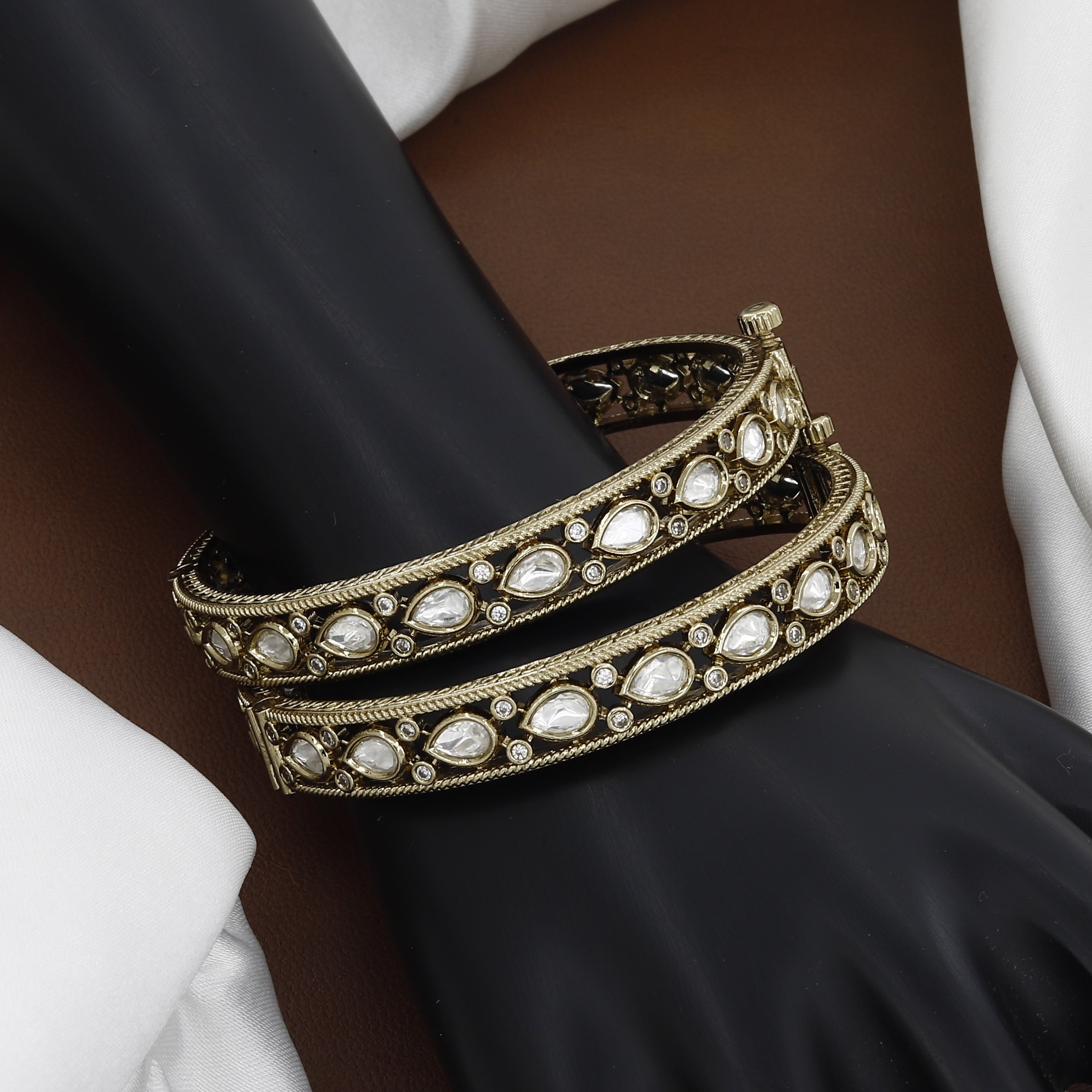 Mehndi Polished Pear-Cut Kundan Patla Set