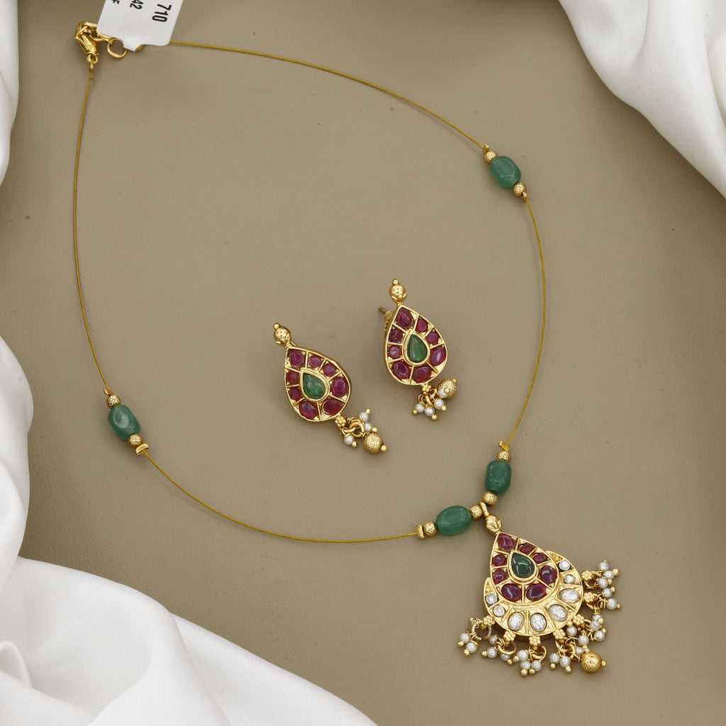 Traditional Teardrop Kemp Pendant Necklace with Green Bead Accents