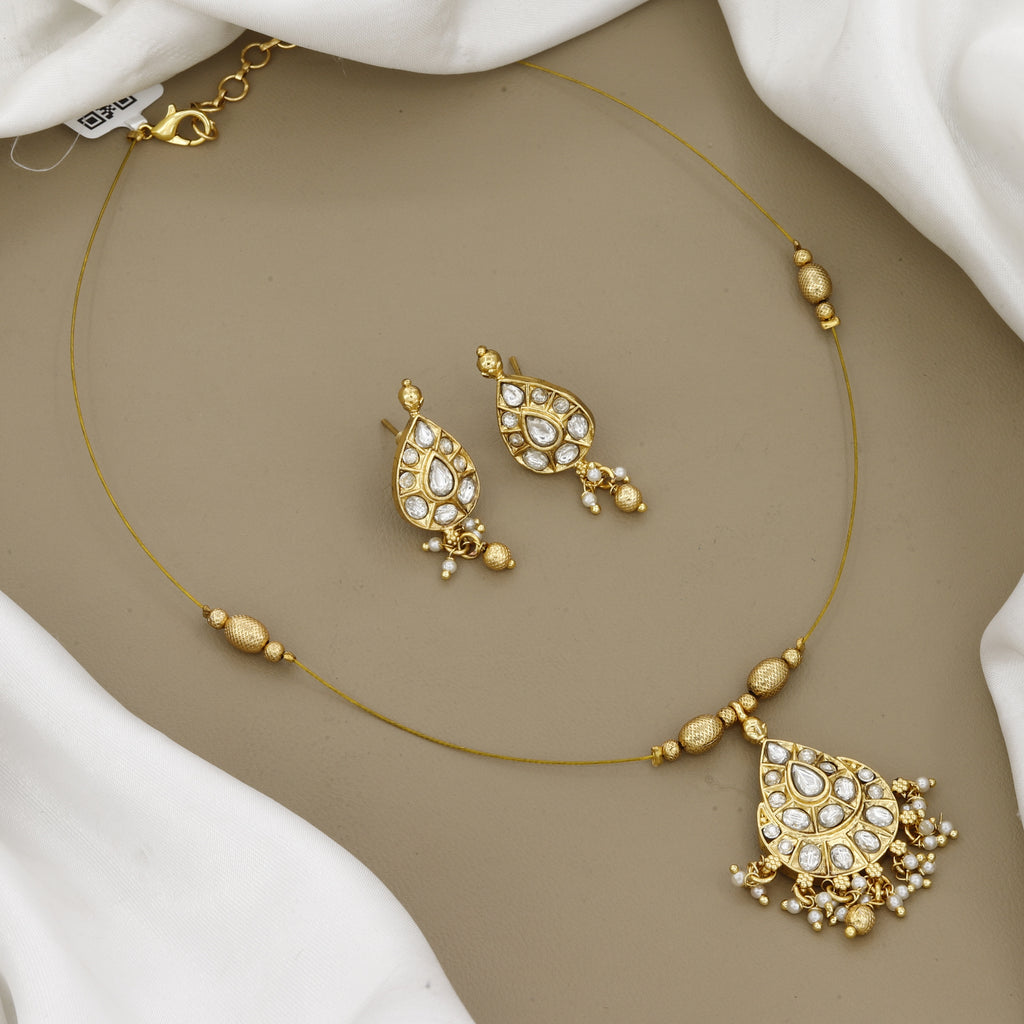 Traditional Teardrop Kemp Pendant Necklace with Green Bead Accents